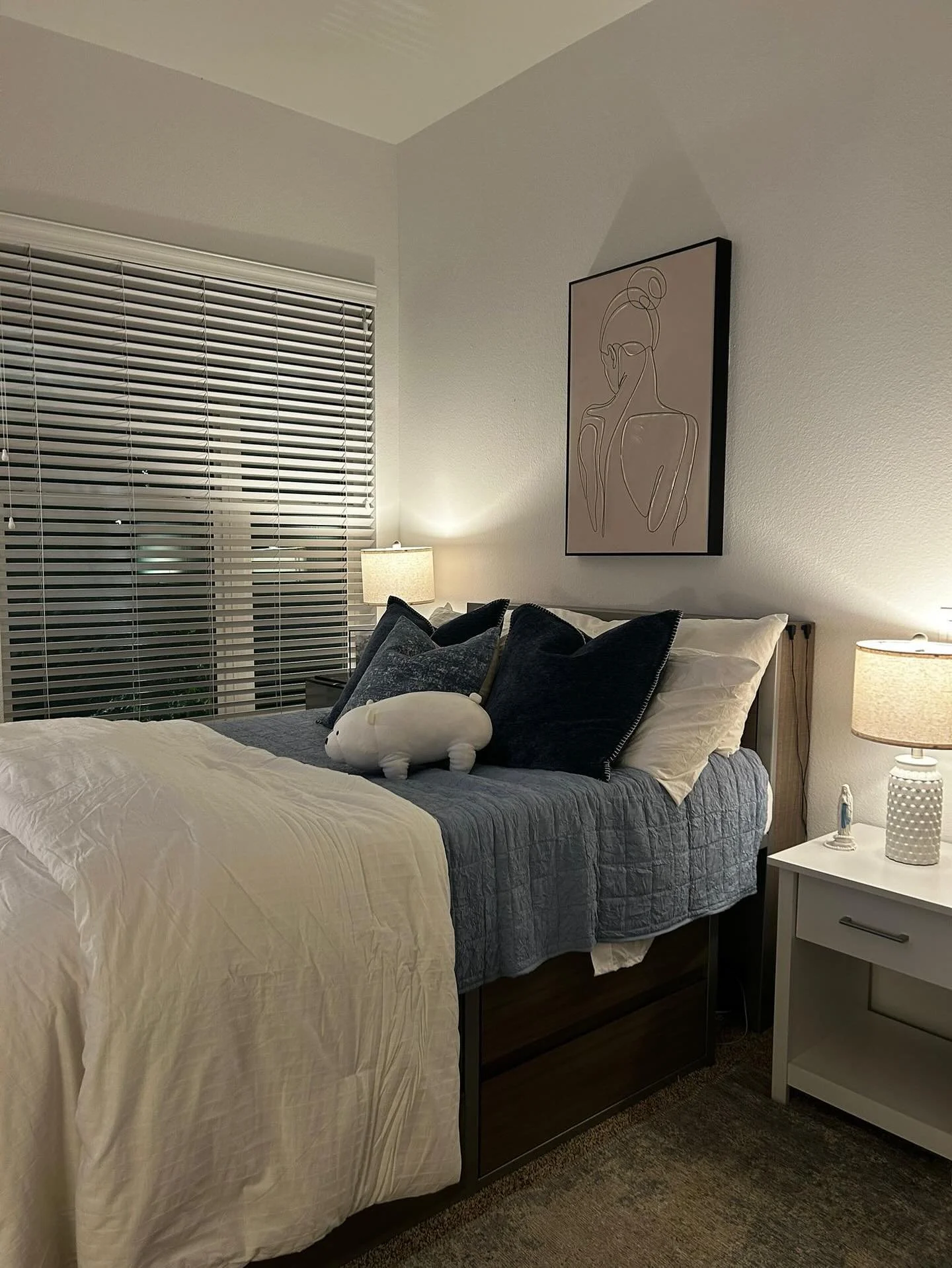 ☔️ Cozy vibes only at Nine20 Tempe 🌧️ 

It&rsquo;s shaping up to be the perfect weekend to curl up, stream your fav show, and enjoy the peace of your own private bedroom. Rainy days hit different when your space is all yours 🙂&zwj;↕️