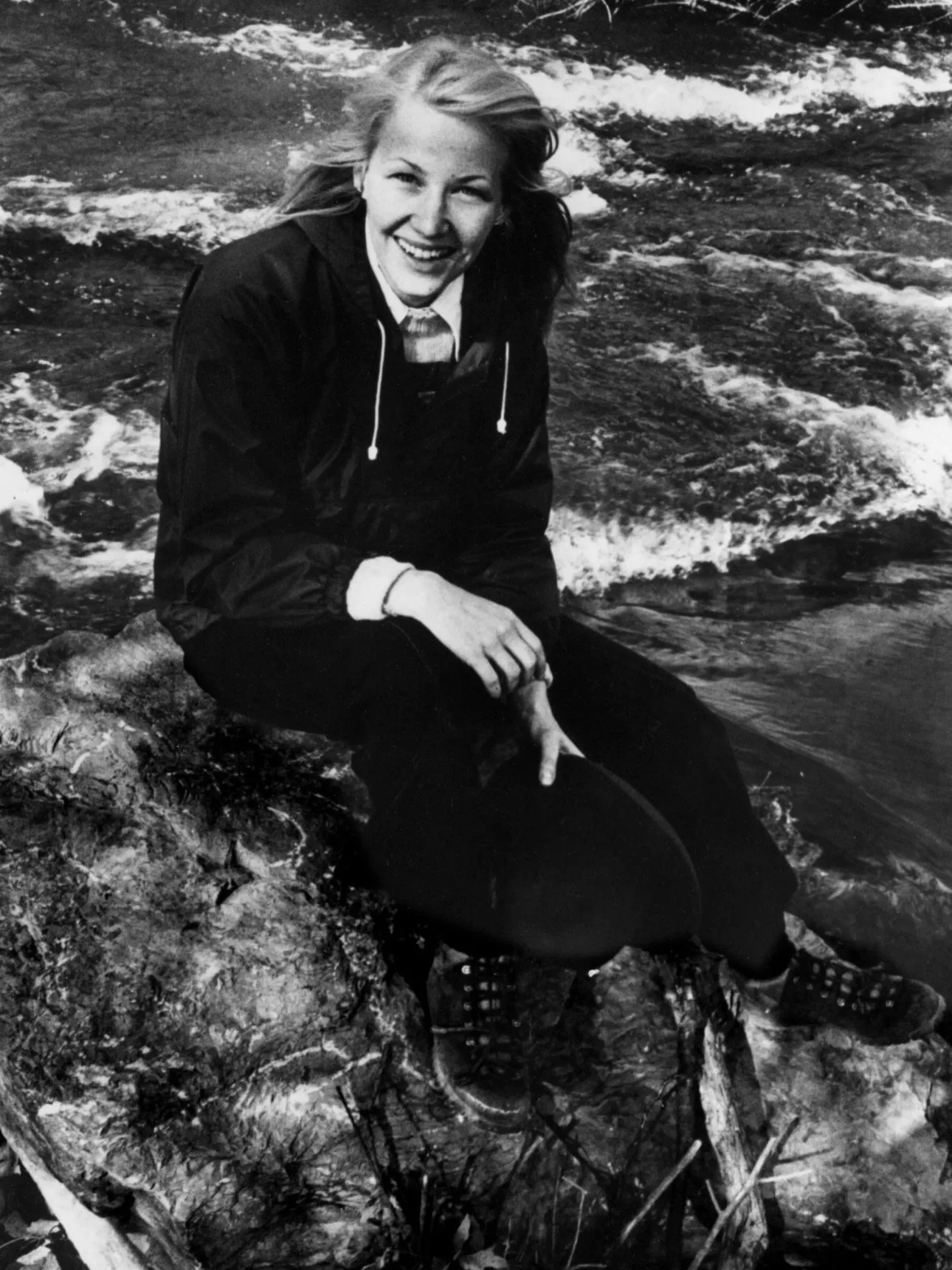 Annie Dillard passes away (30 April 1945-15 September 2026) and leaves behind a rich body of essays that explores solitude, silence, scientific observations, and the loneliness of non-human species and Earth itself wobbling endlessly in the space all