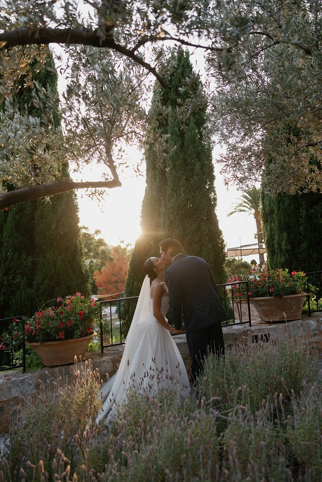 la-residencia-mallorca-wedding-couple-sunset.jpg