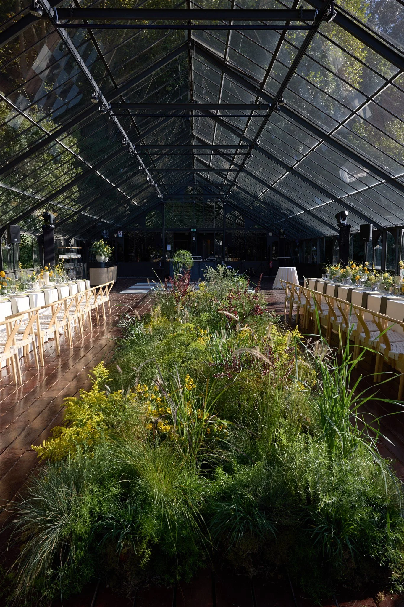best-destination-wedding-florist-europe-immersive-garden.jpg