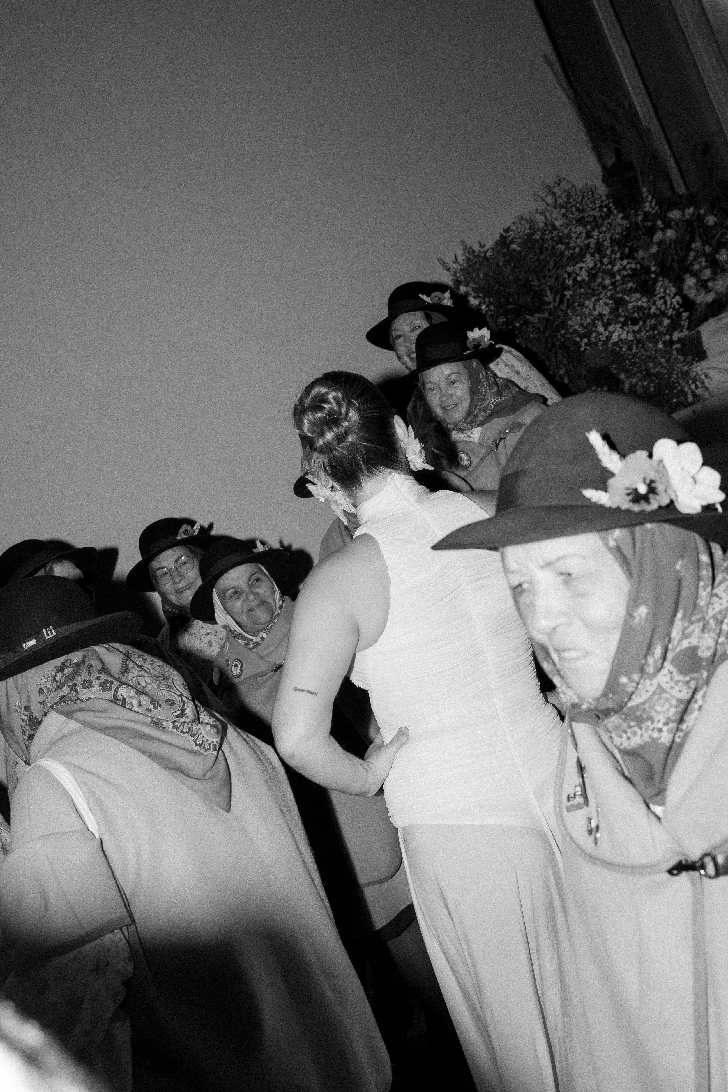 joyful-wedding-guests-celebrating-portuguese-destination-wedding-editorial-oh-maria-flores-018.jpg