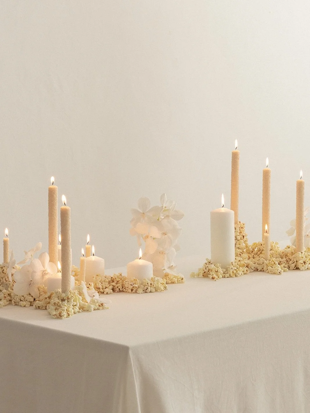 Christmas movie night in my favourite shape, a tablescape 🕯️