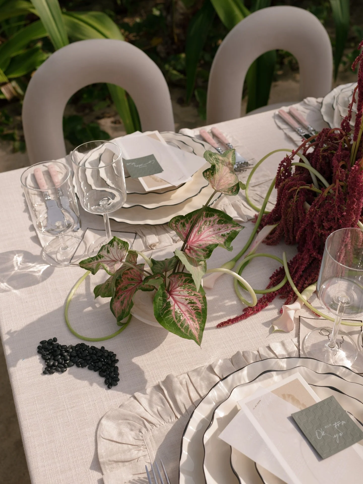 Waking up the insta with some beans and swirls 🫘🍥

For @ournativestate with
@kristinpiteophoto 
@maeandco_creative
@ohmariaflores
@casarosadasayulita
@nonaked_design_studio
@casadeperrin
@delcaboevents
@ktmatson @jennchiversfreelance
@cccoty @rodri