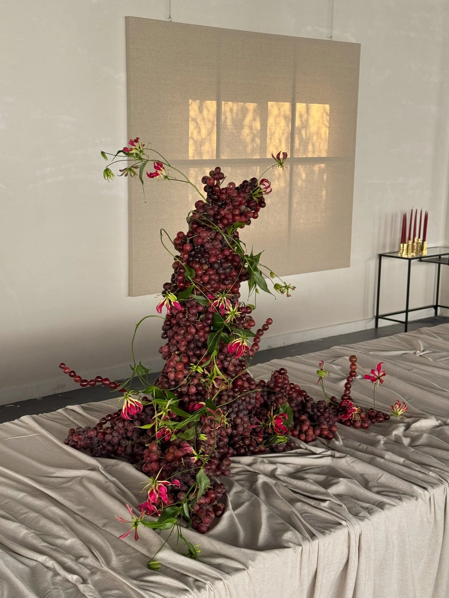 Gloriosa on Grape, a fragile composition