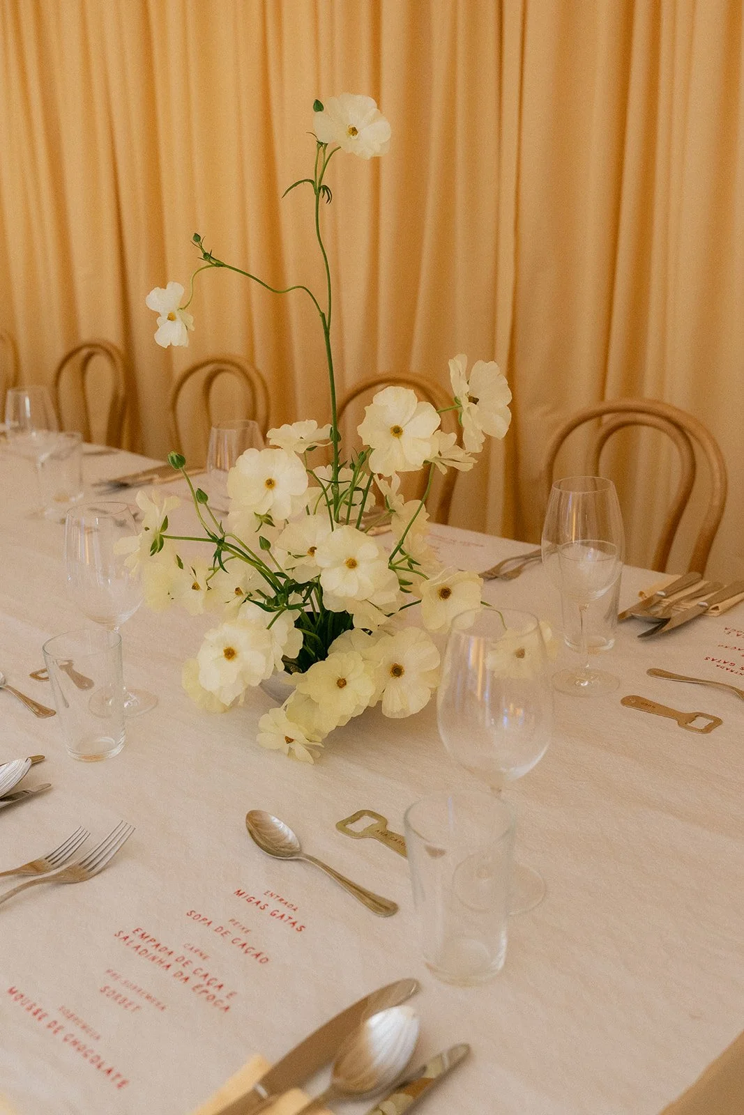 editorial-white-floral-tablescape-oh-maria-flores.jpg