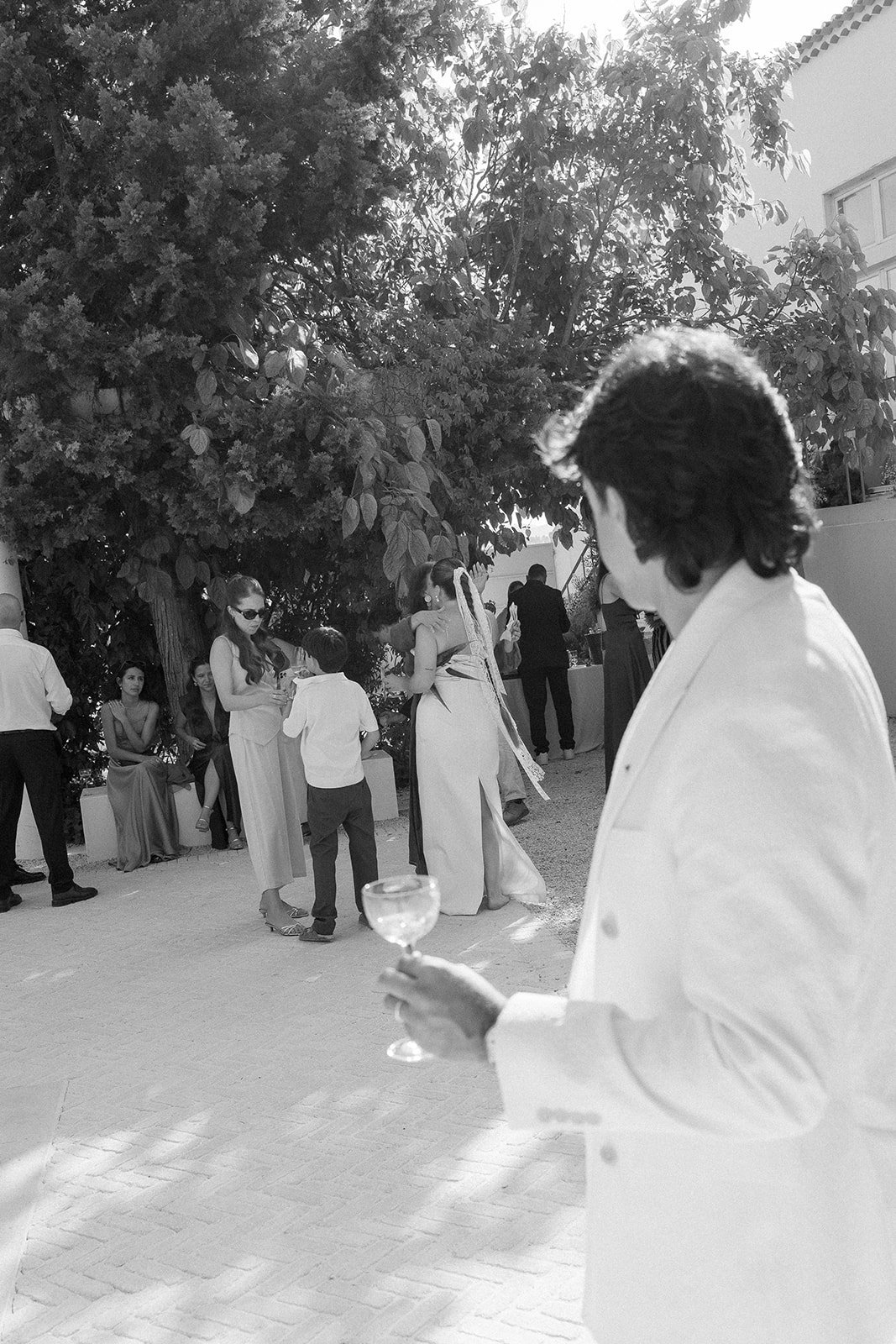 groom-garden-portrait-black-white-portuguese-destination-wedding-editorial-oh-maria-flores-052.jpg