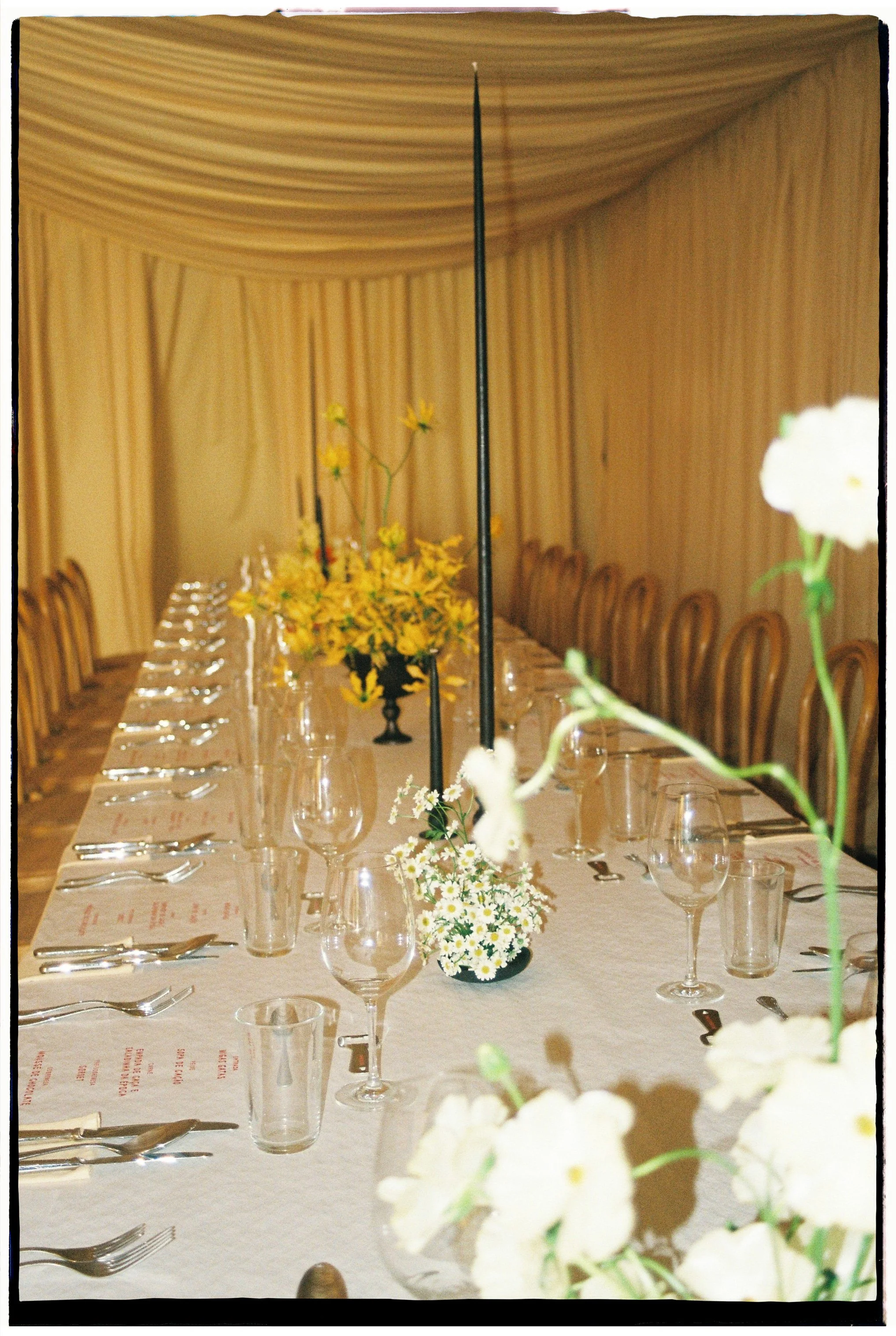 yellow-white-wedding-centerpieces-candlelight-artistic-destination-wedding-floral-design-oh-maria-flores-040.jpg