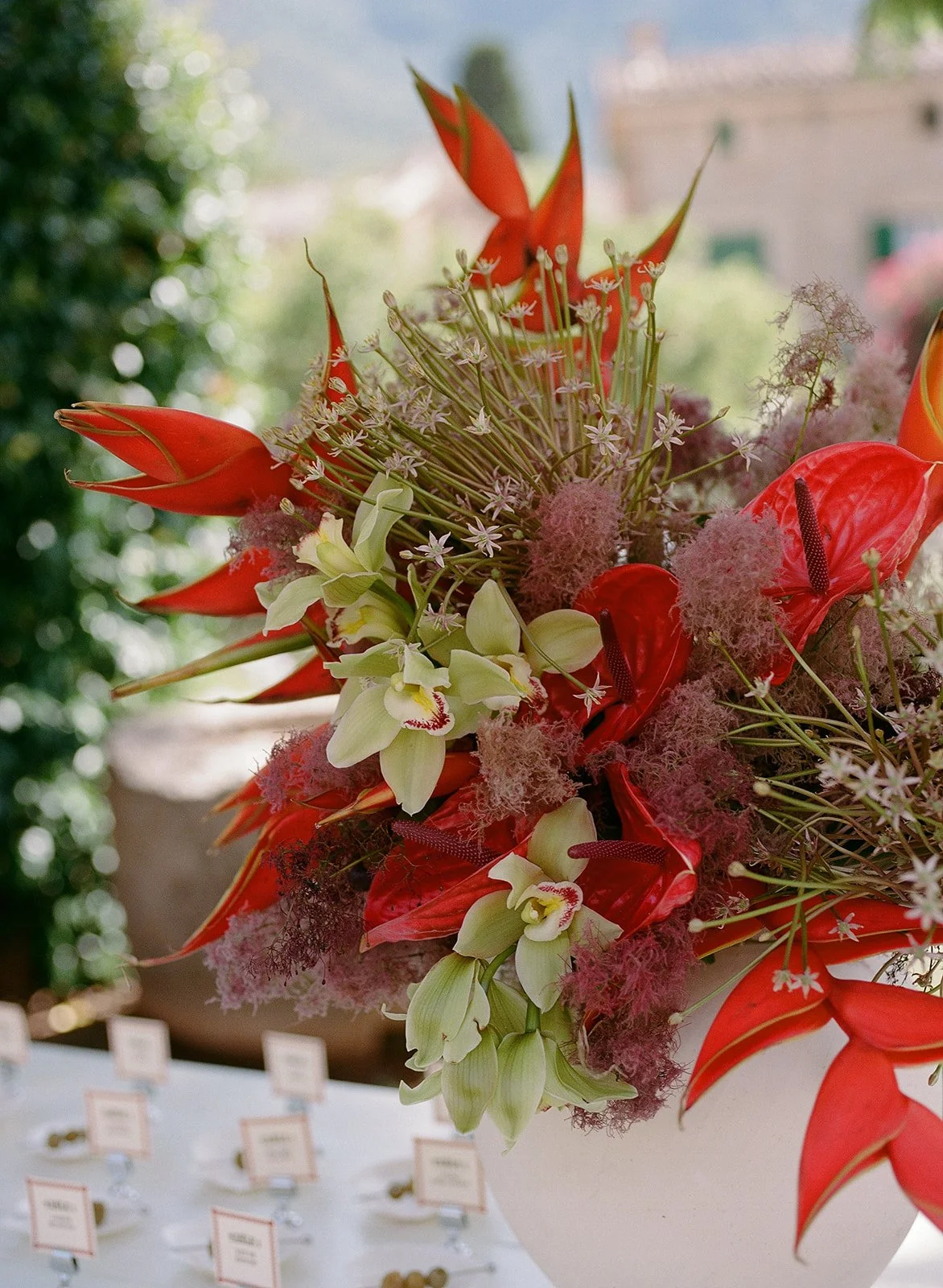 contemporary-wedding-flowers-mallorca-centerpiece.jpg
