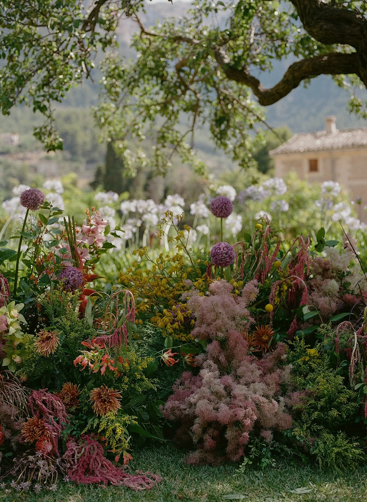 sculptural-ceremony-floral-design-mallorca.jpg