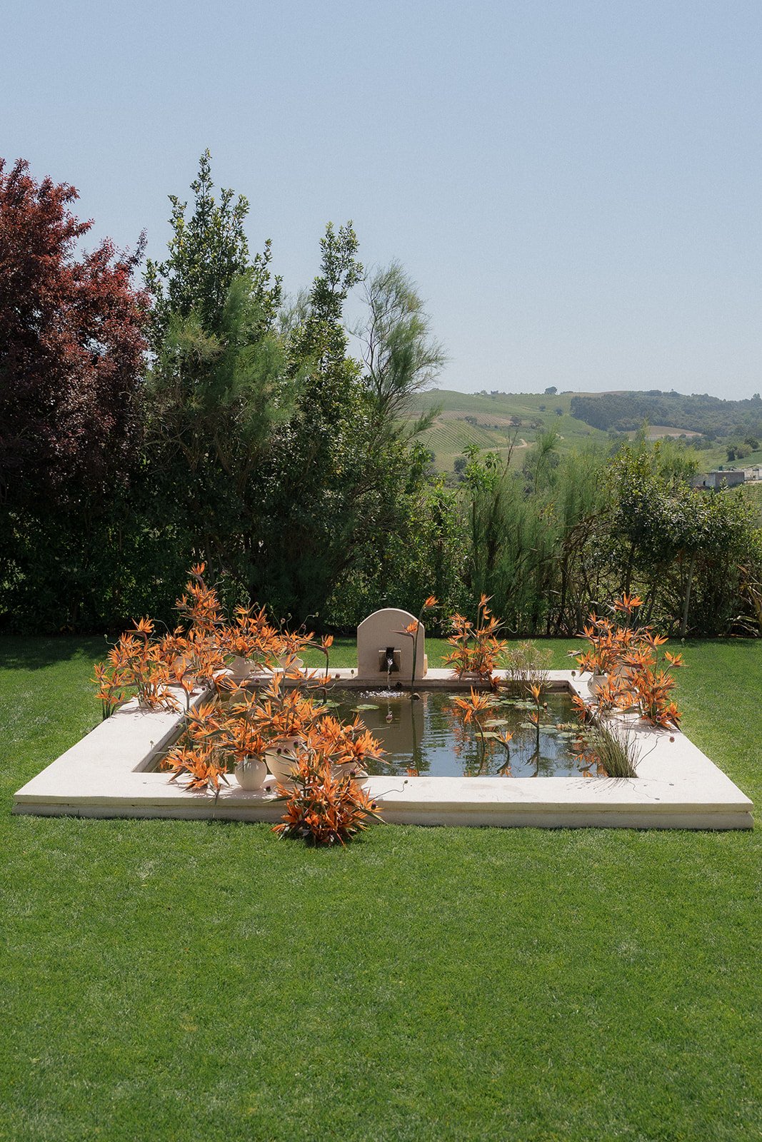 outdoor-wedding-floral-installation-reflecting-pool-artistic-destination-wedding-floral-design-oh-maria-flores-023.jpg