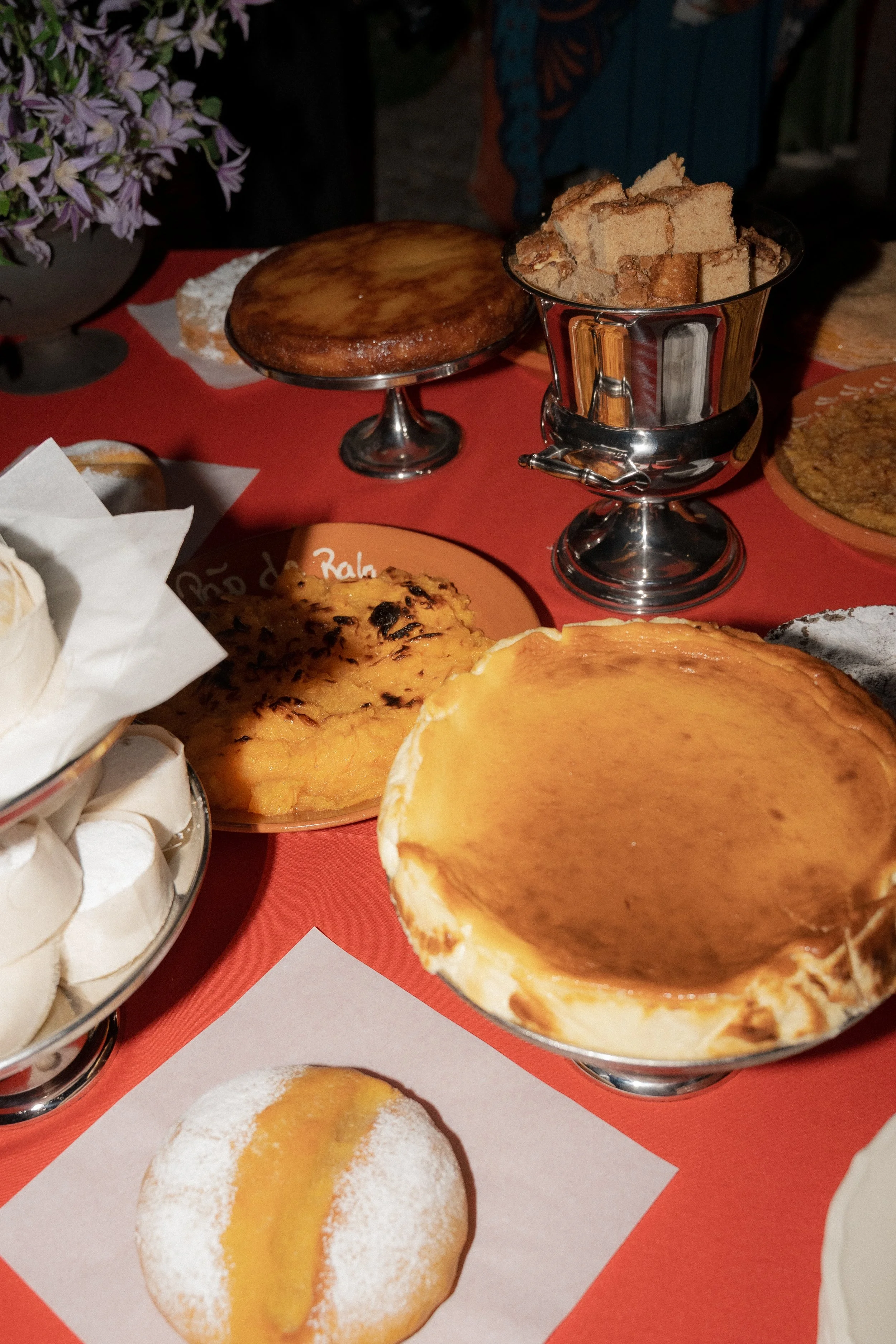 portuguese-wedding-food-styling-bread-table-curated-wedding-styling-oh-maria-flores-019.jpg