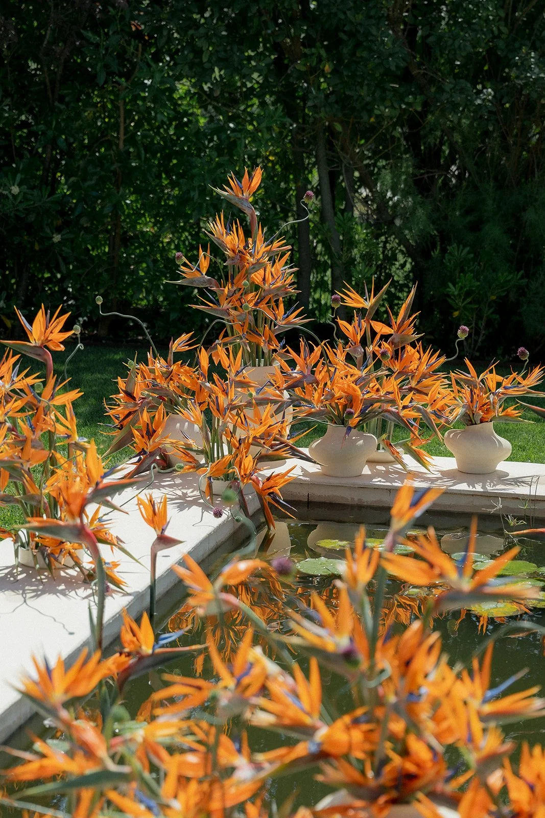 orange-tropical-floral-centerpiece-wedding-table-artistic-destination-wedding-floral-design-oh-maria-flores-002.jpg