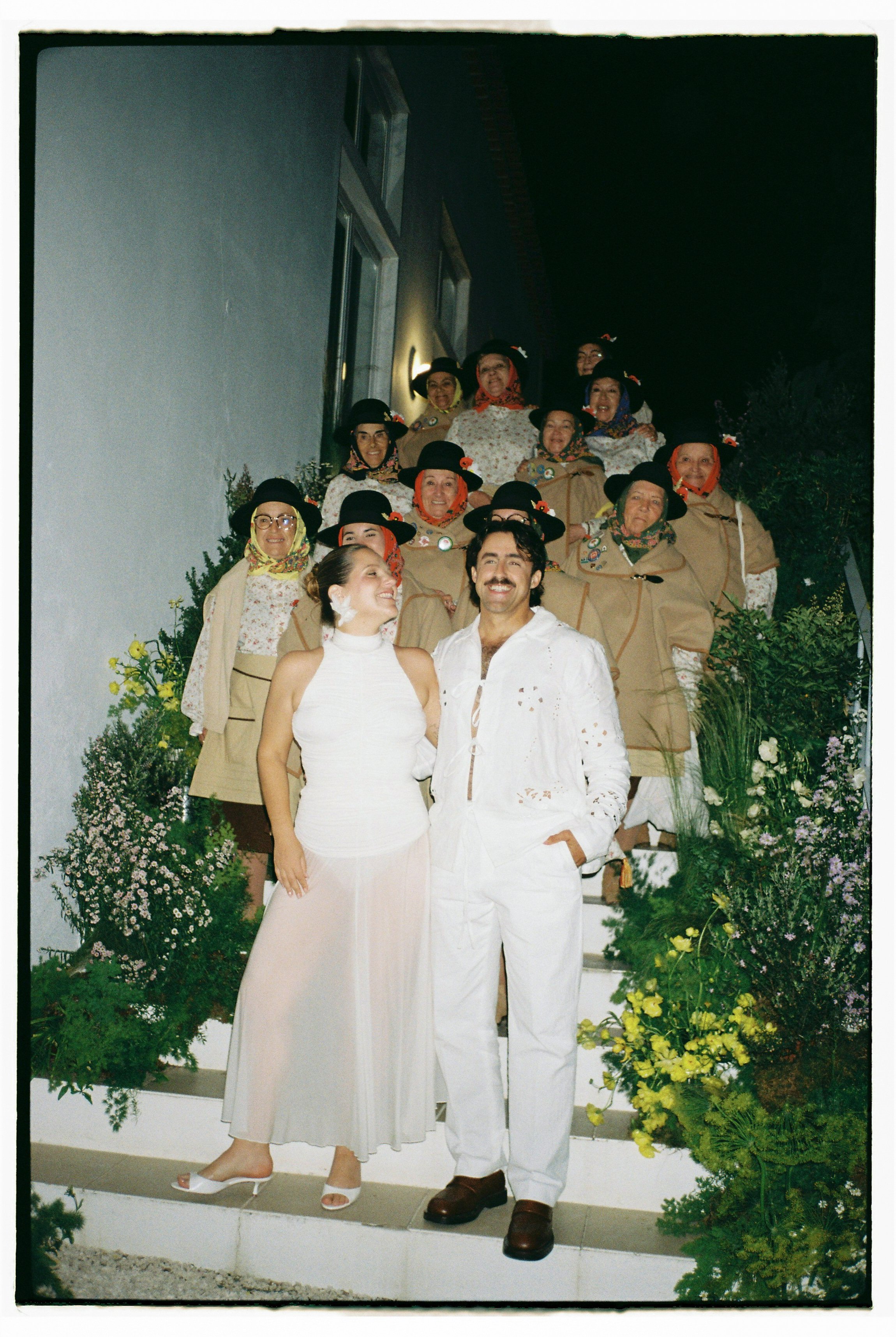 wedding-party-group-photo-night-portuguese-destination-wedding-editorial-oh-maria-flores-029.jpg