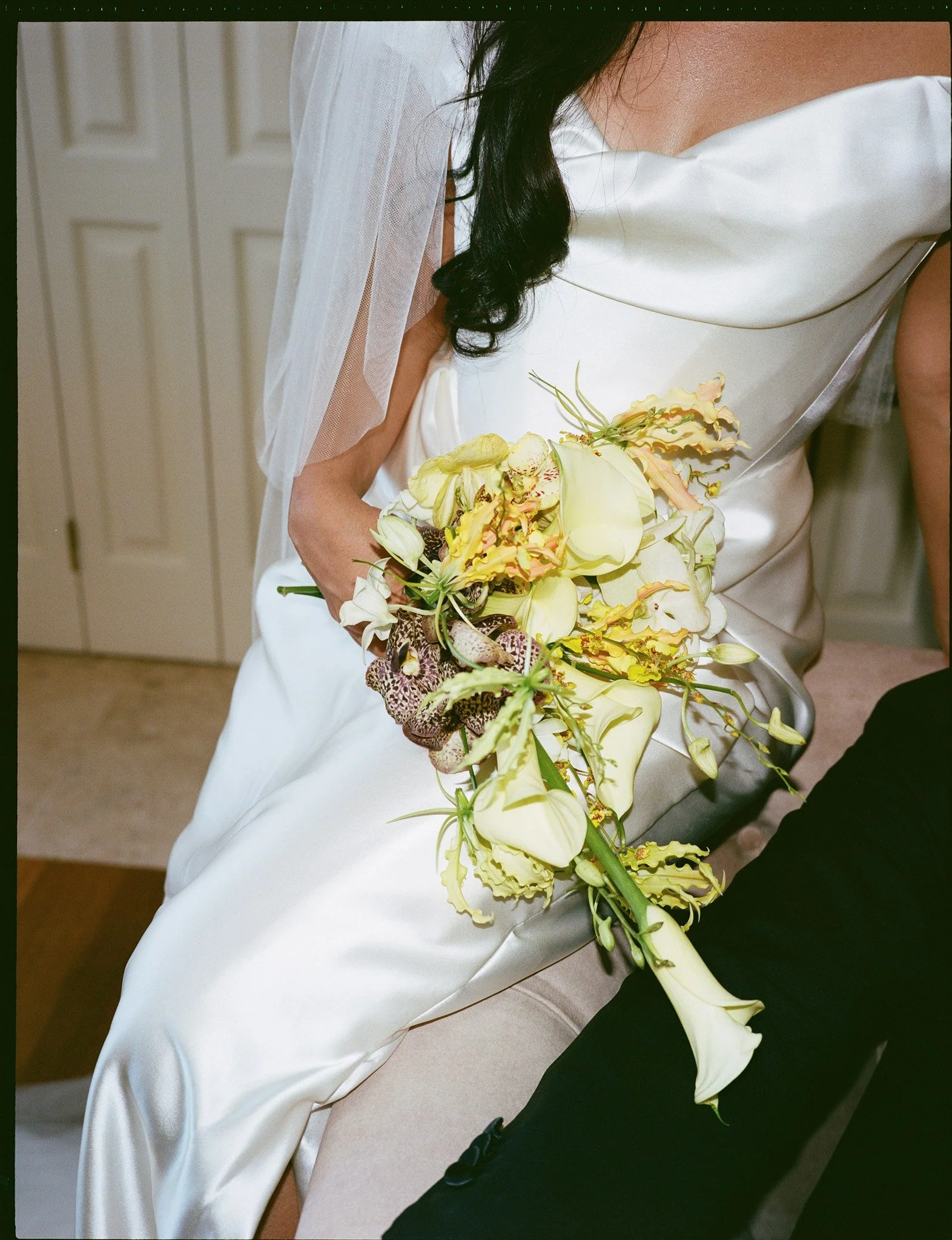 contemporary-bridal-bouquet-yellow-flowers-lisbon.jpg