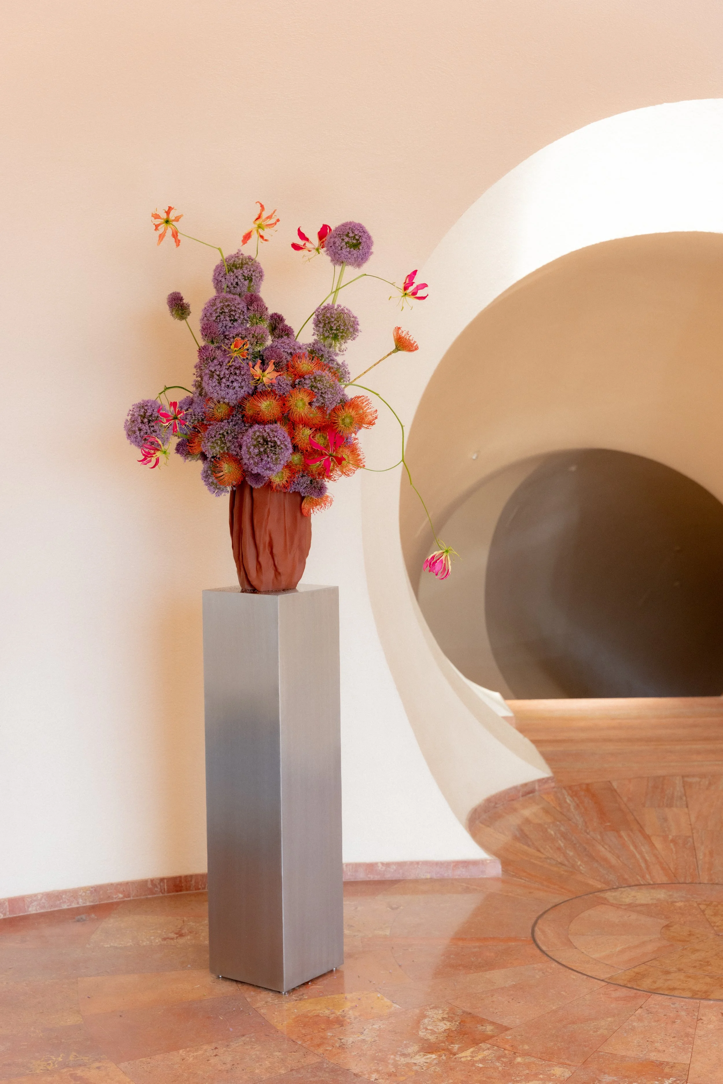 Modern-Wedding-Florist-Palais-Bulles-Cannes.jpg