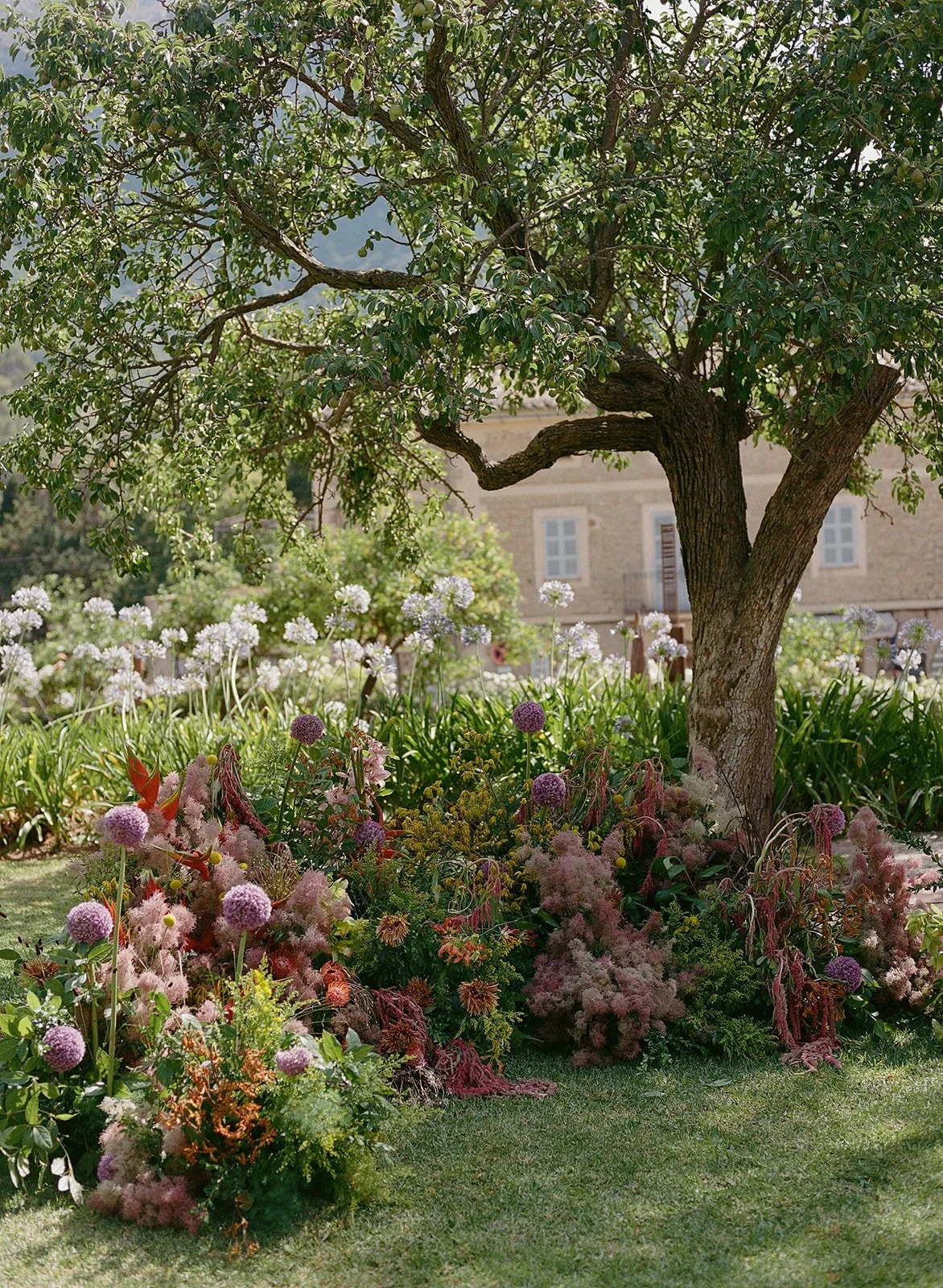 mallorca-wedding-ceremony-flowers-garden.jpg