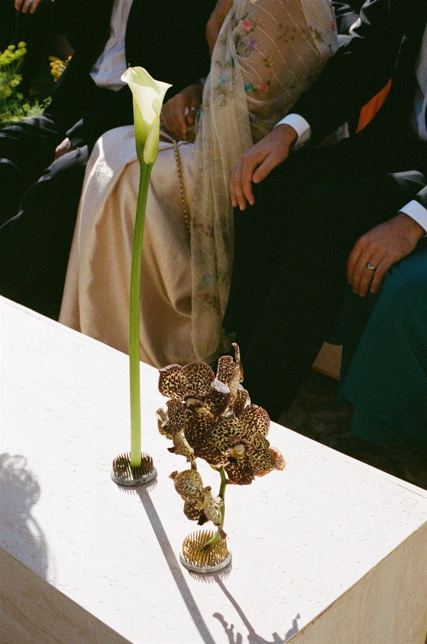 yellow-wedding-floral-details-portugal-ceremony.jpg