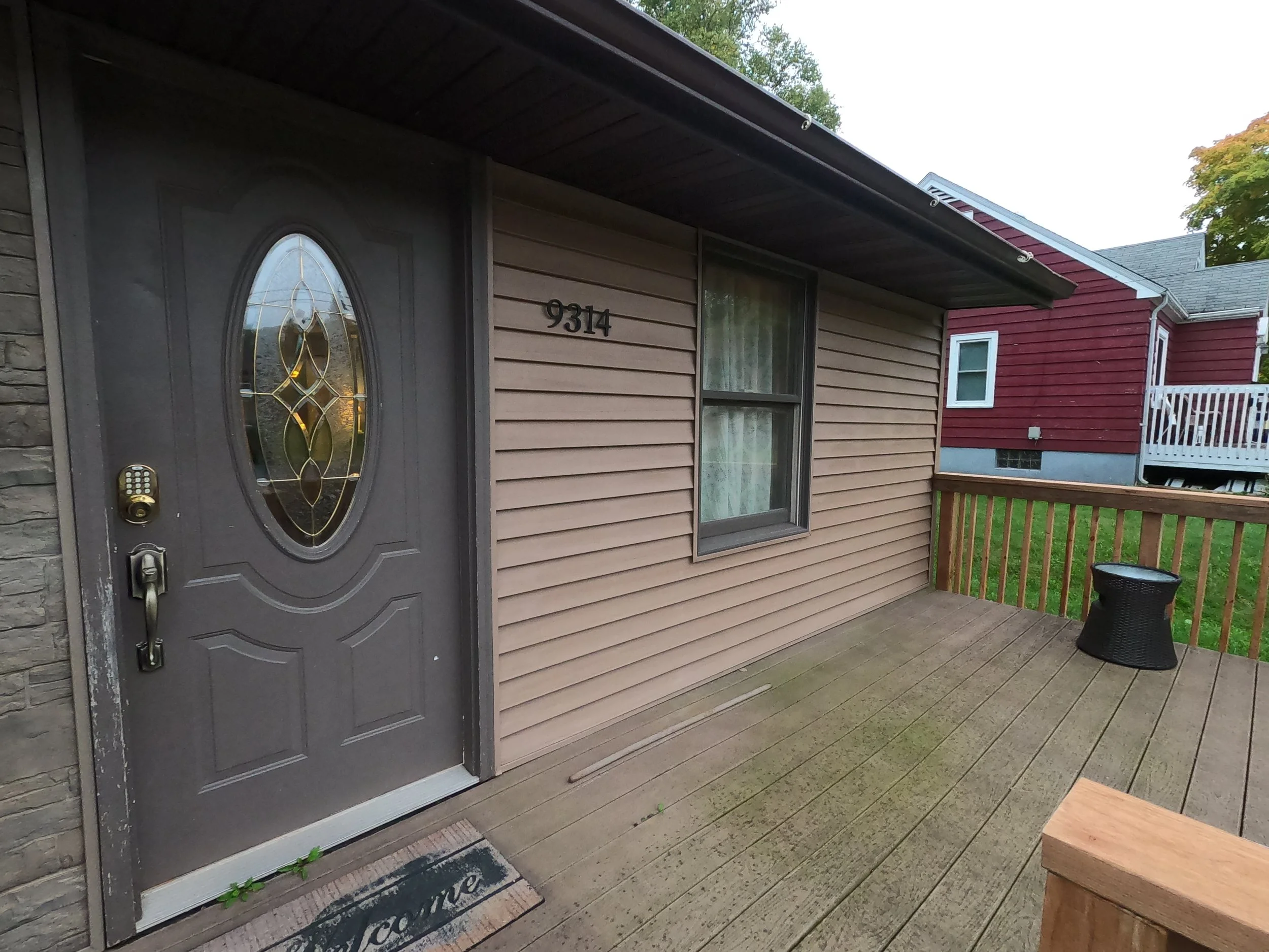 HOMExterior2.JPG