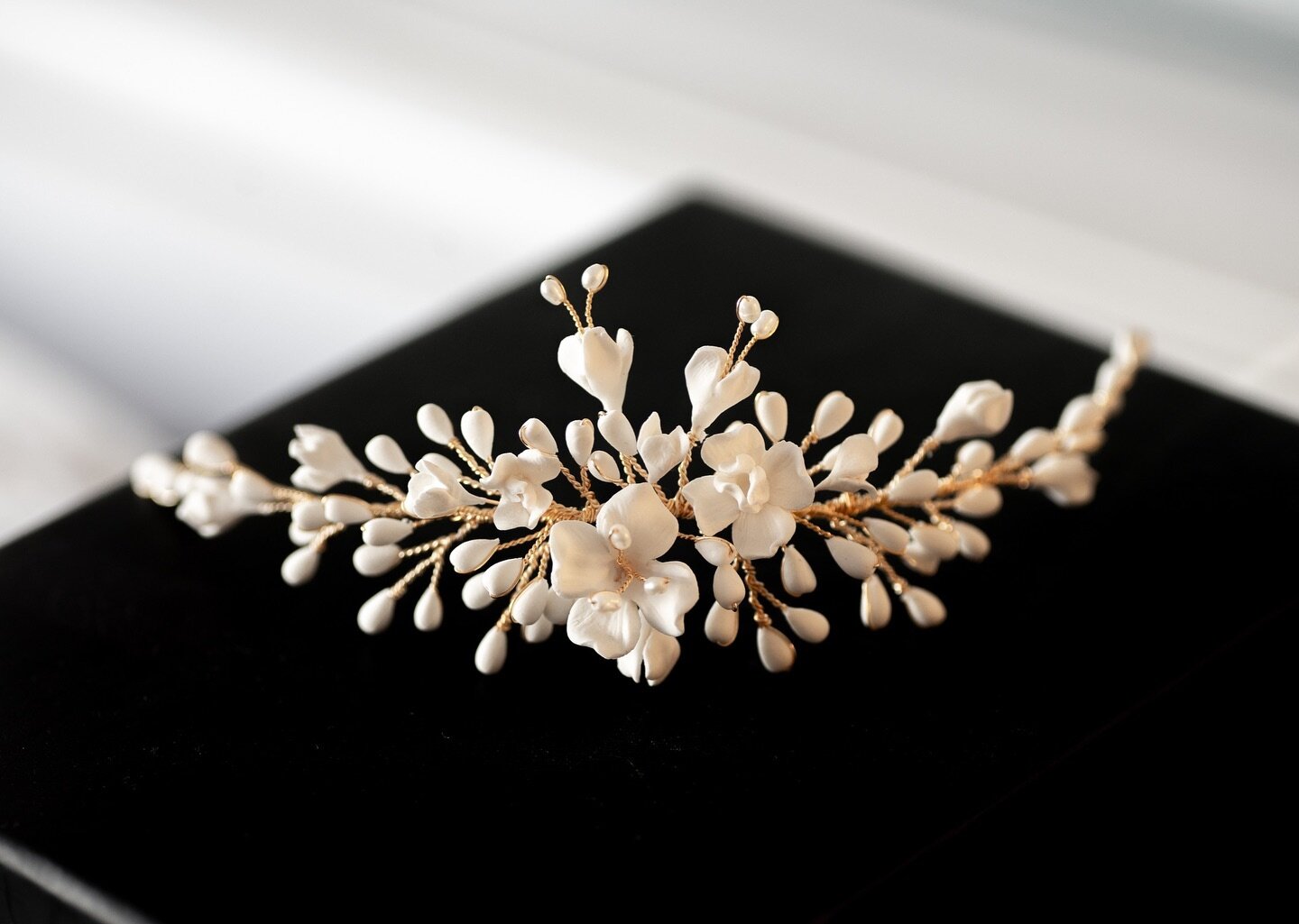 A bespoke Fiorella headpiece, tailored to our bride&rsquo;s specific request for a slightly smaller size, ensuring a perfect fit!✨✨

#bespoke #surmesure #bridalaccessories #headpiece #laurapourelle #coiffuremariage #coiffuremariee #accessoiremariage 