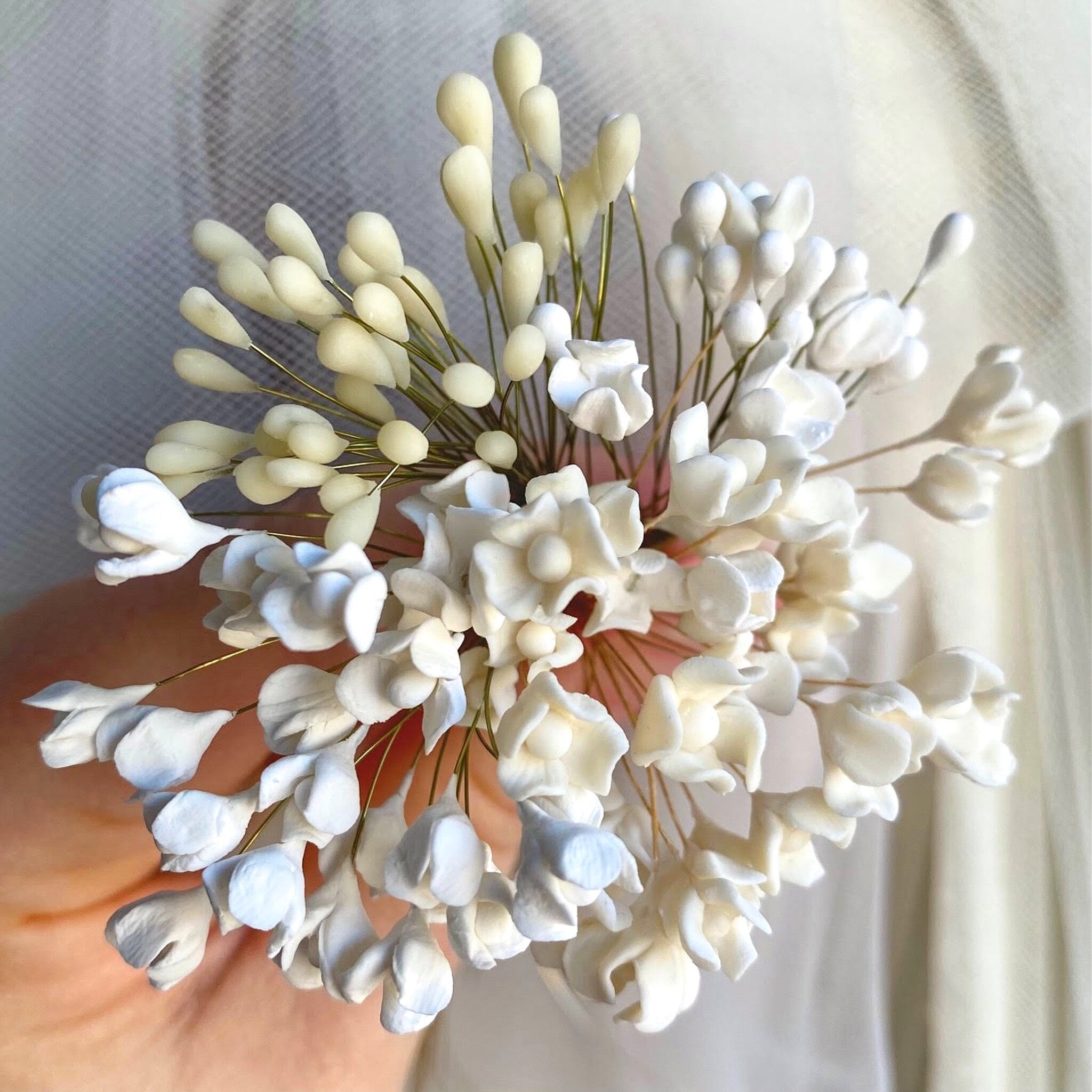 🌺Spring is on the horizon, and with it comes the perfect time for a custom order tailored just for you! 🌺

We begin our day by capturing the enchanting texture and hues of our floral buds, ensuring a perfect touch for our future bride🫶🏻

#porcela