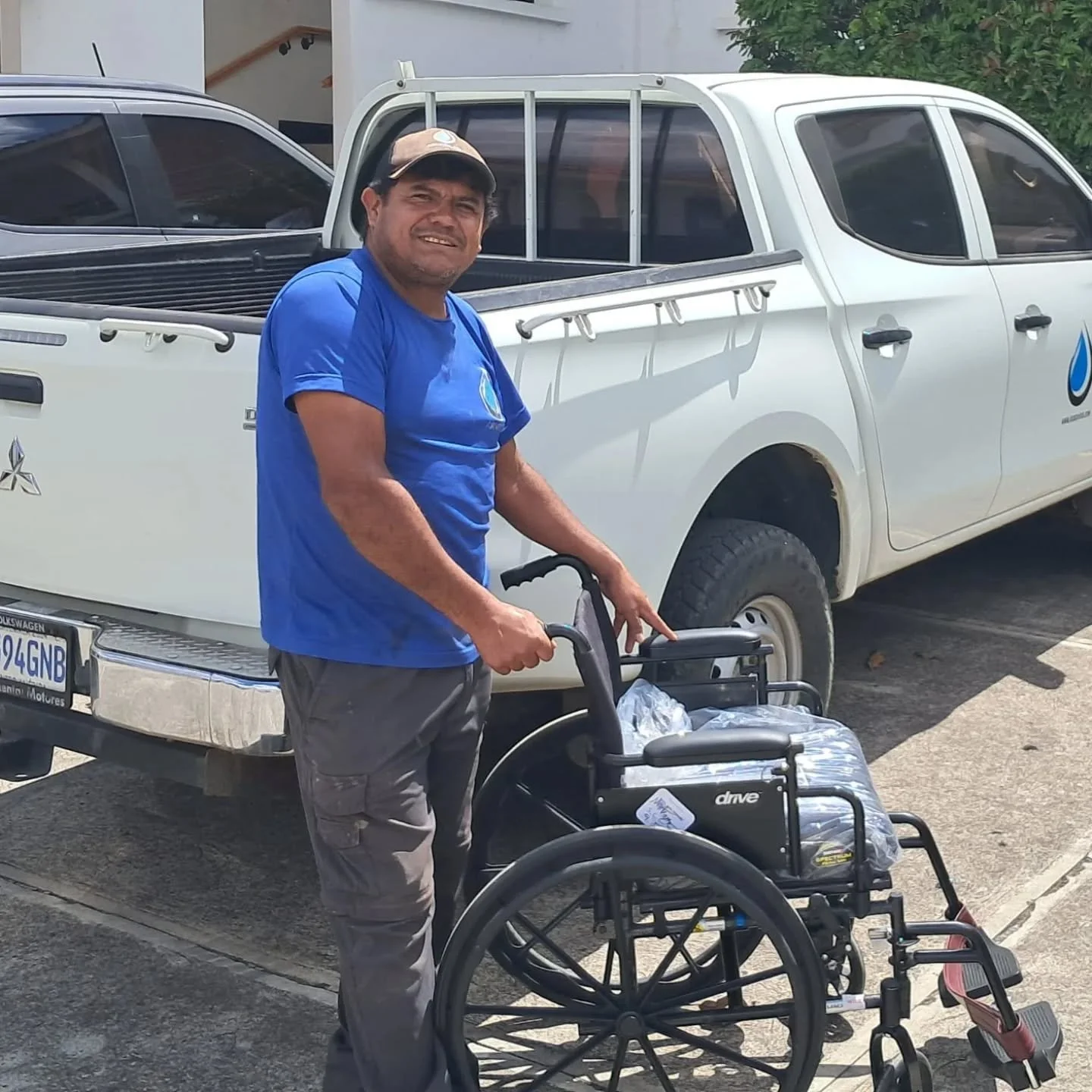 Great partners working together to help people. Integrity International, Beeline Wheelchairs, and Asocaviva providing a donated Wheelchair for a Pastor's mom.