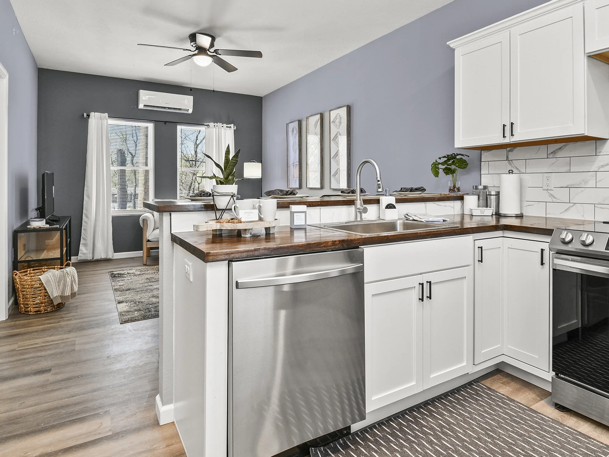 03--2143-E-Cherry-St-kitchen-counter.jpg