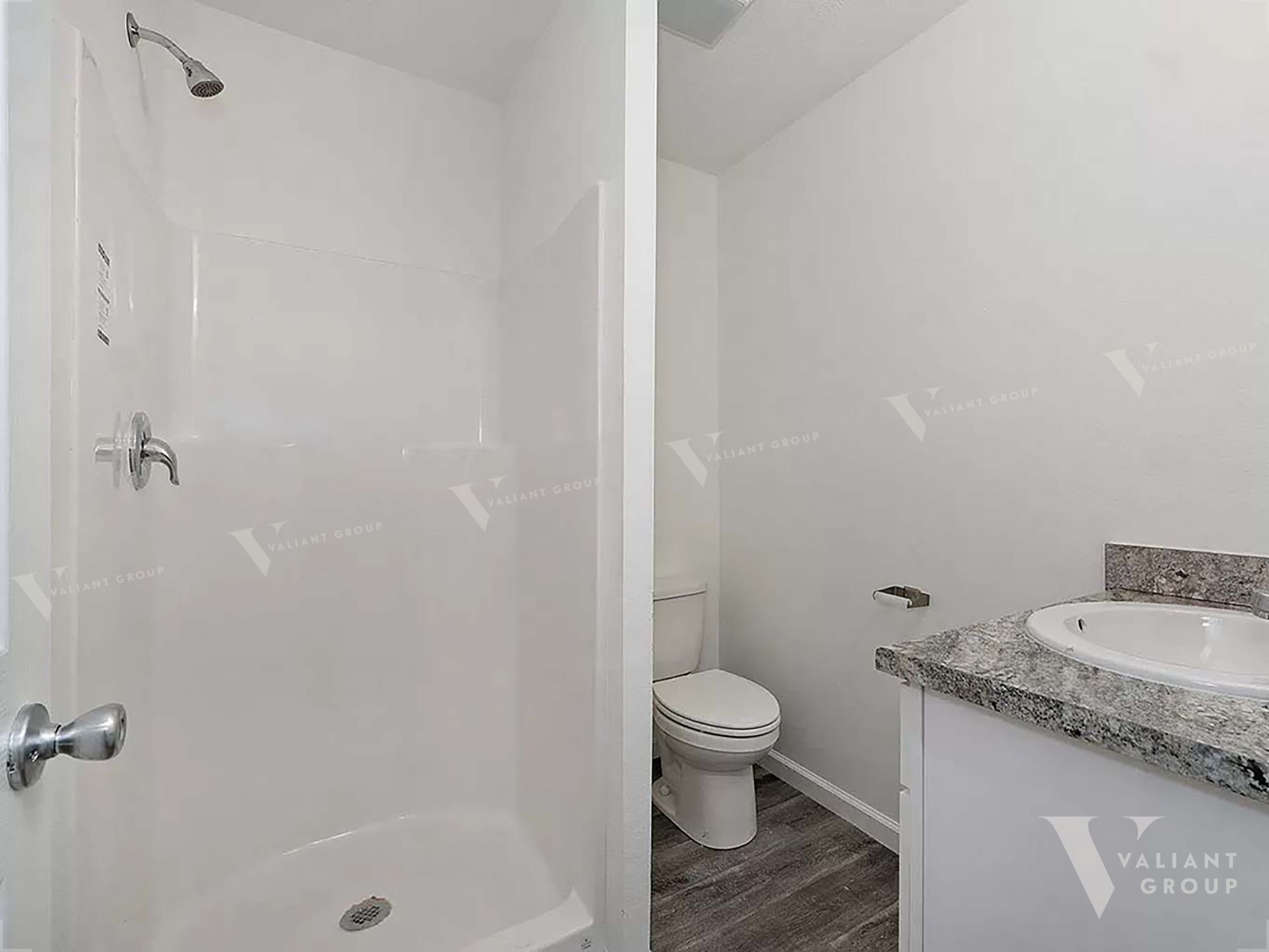Rental Duplex Springfield MO 1610 W Scott Unit A - bathroom.jpg