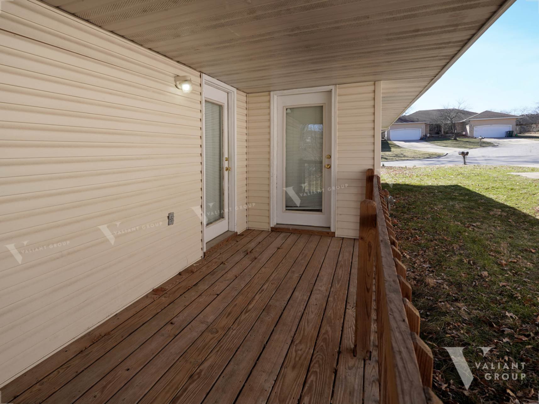 Rental-Springfield-MO-4061-W-Lombard-St-19-Side-Porch.jpg