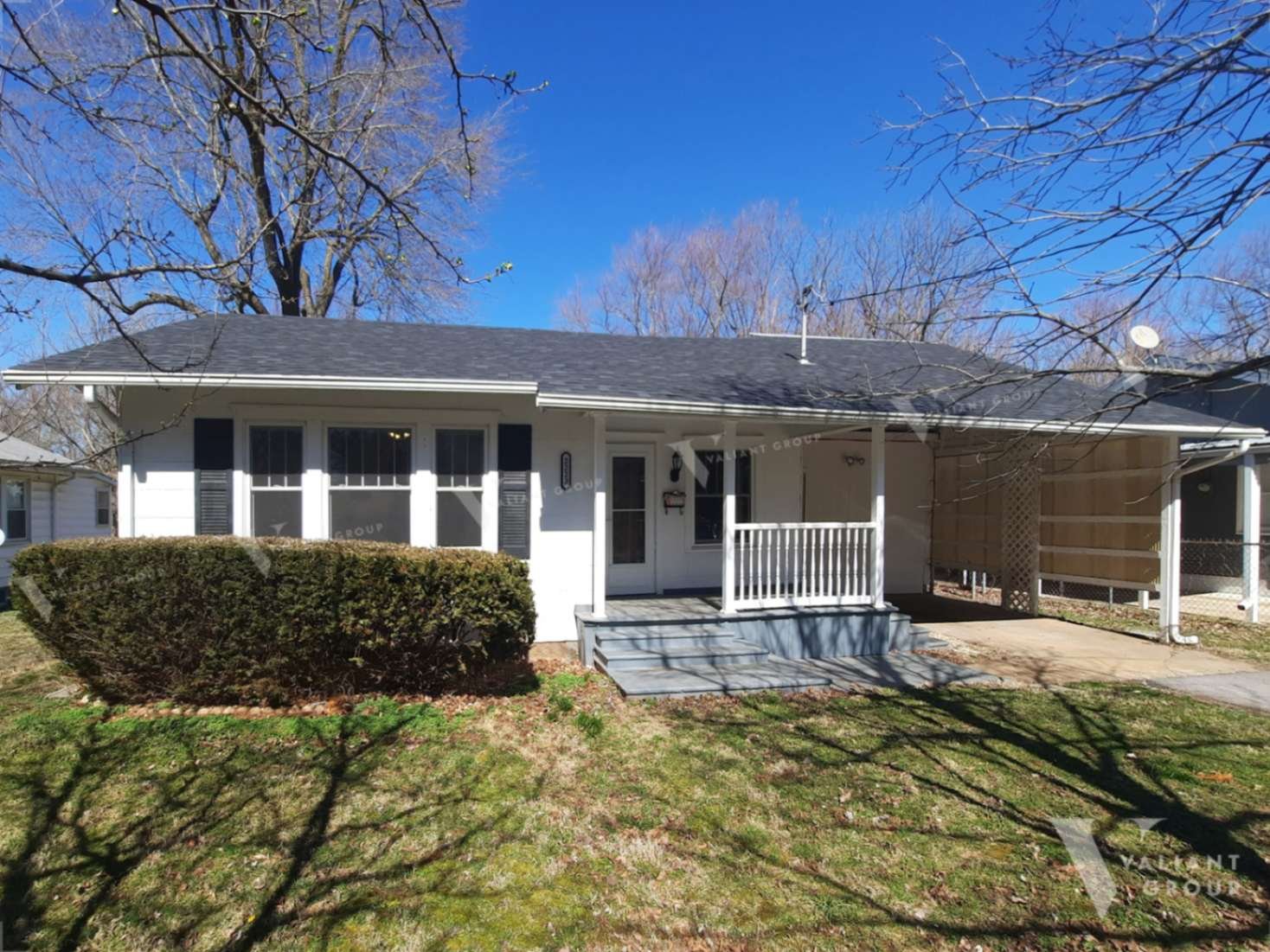 House-for-Rent-2223-W-Elm-St-Springfield-MO-02-Exterior-Front-Porch02.jpg