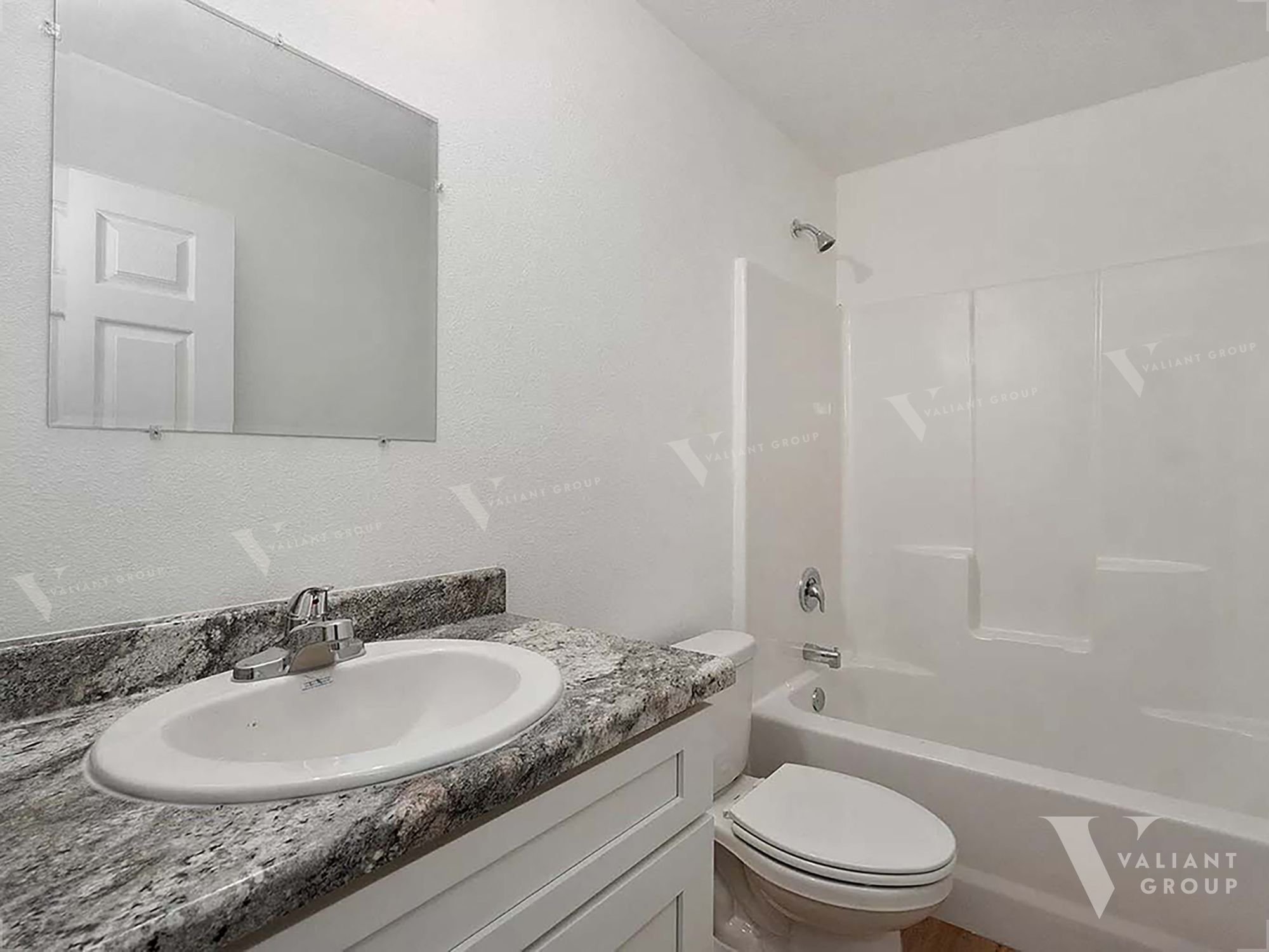 Duplex-For-Rent-Springfield-MO-1618-West-Scott-St-Unit-A-primary-bedroom-bathroom.jpg