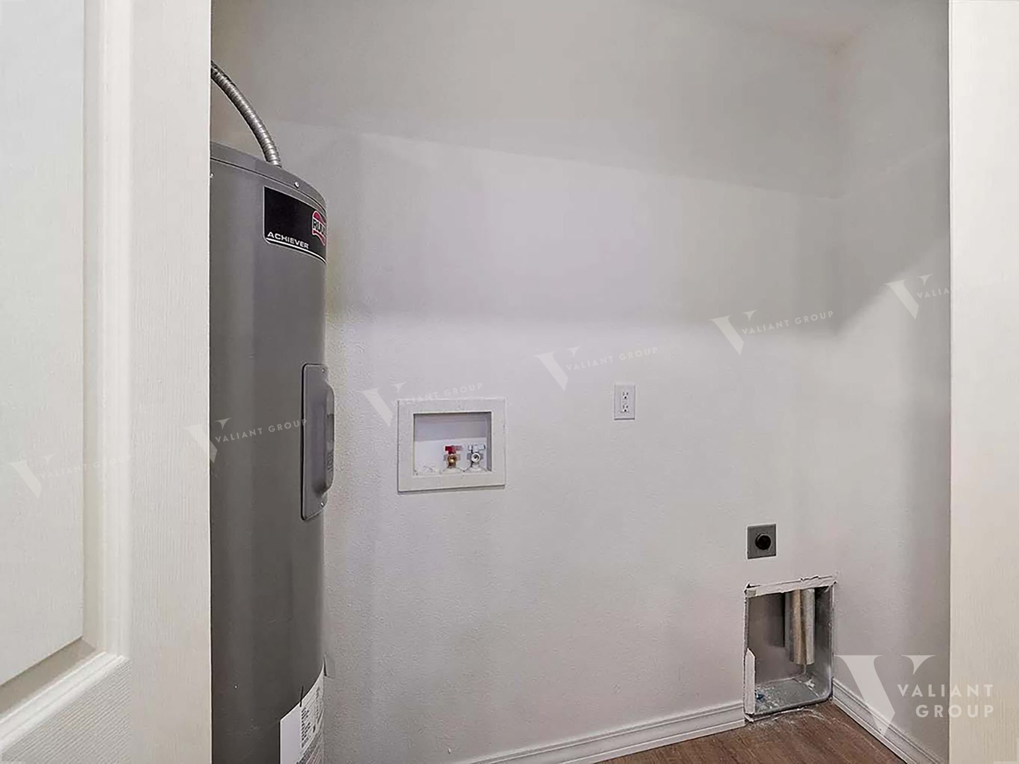 Rental-Duplex-Springfield-MO-1618-W-Scott-St-Unit-B - laundry closet.jpg