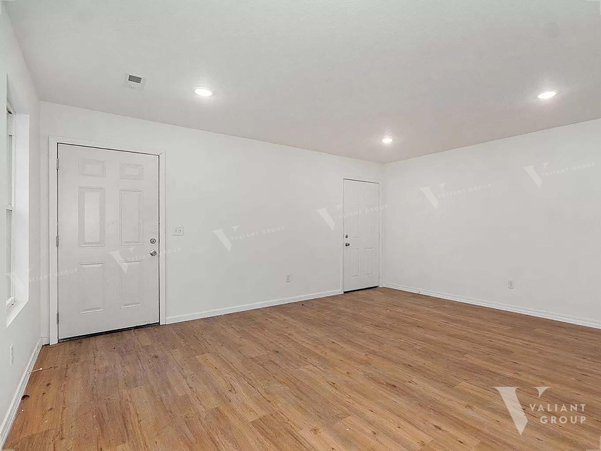 Rental-Duplex-Springfield-MO-1618-W-Scott-St-Unit-B - living room 03.jpg