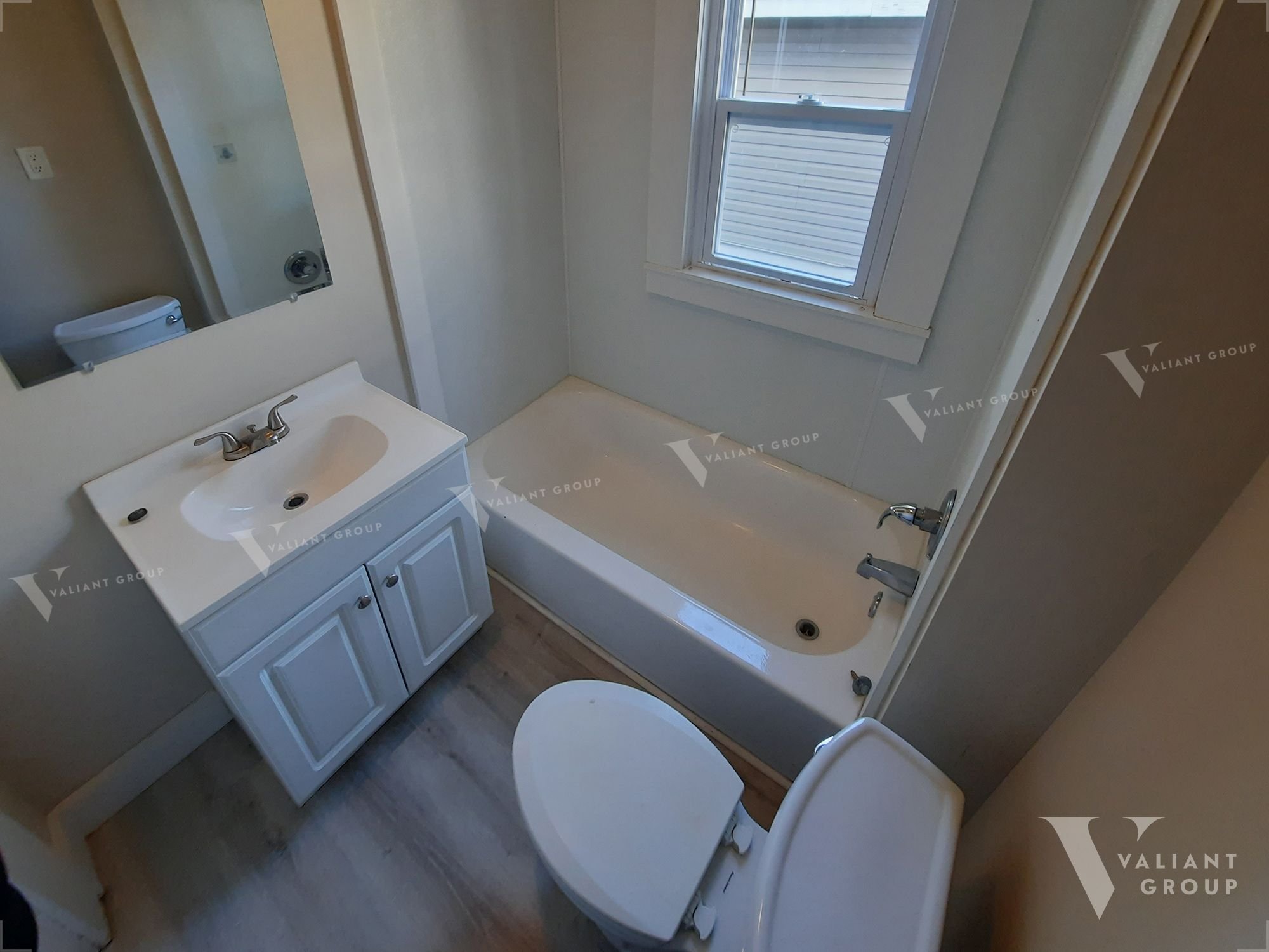 House-For-Rent-1012-S-Fort-Ave-Springfield-MO-11-Bathroom.jpg