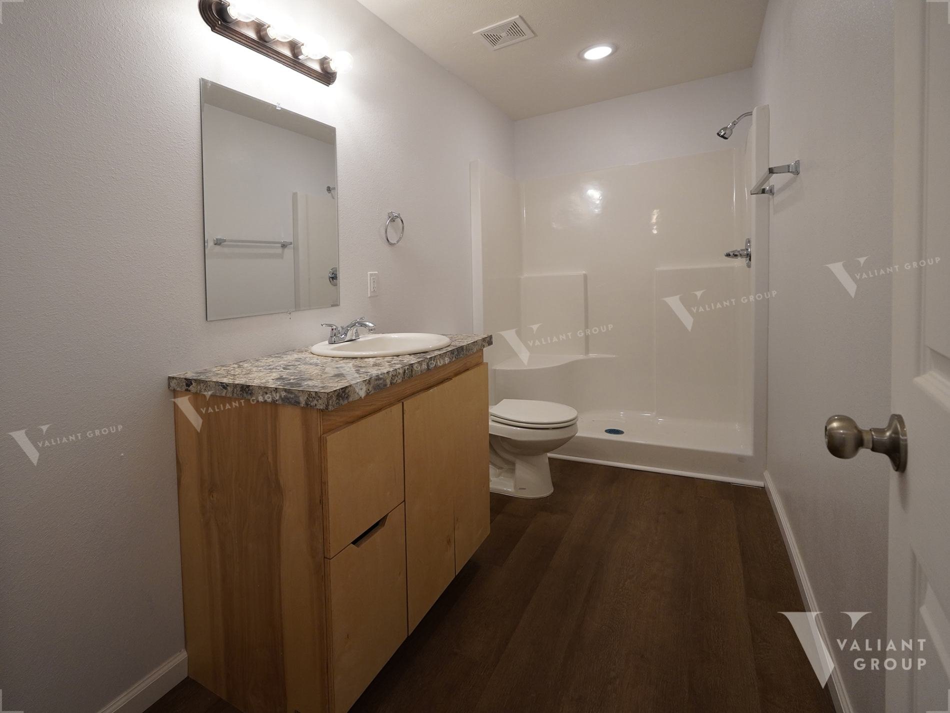 Rental-Apartment-2420-E-Blaine-Springfield-Mo-Apt-10-05-Bathroom.jpg