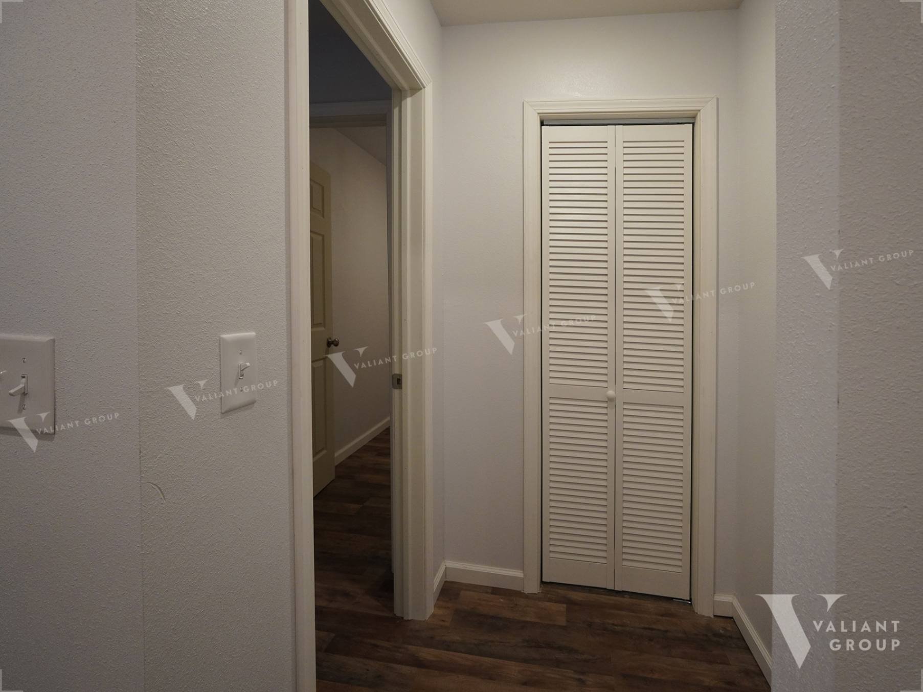 Apartment-Springfield-Mo-2420-E-Blaine-Apt-9-08-hallway.jpg