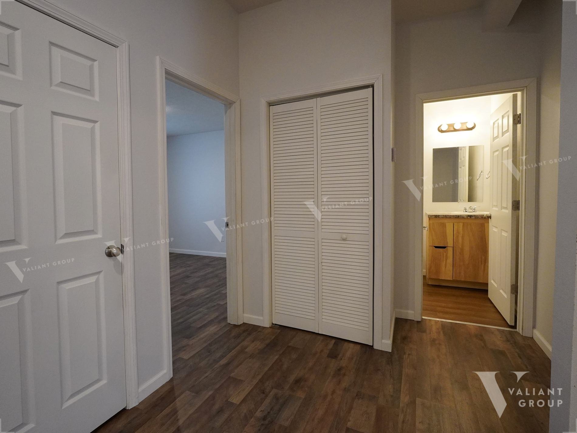 Loft-Apartments-2420-E-Blaine-St-Springfield-MO-07-Hallway.jpg