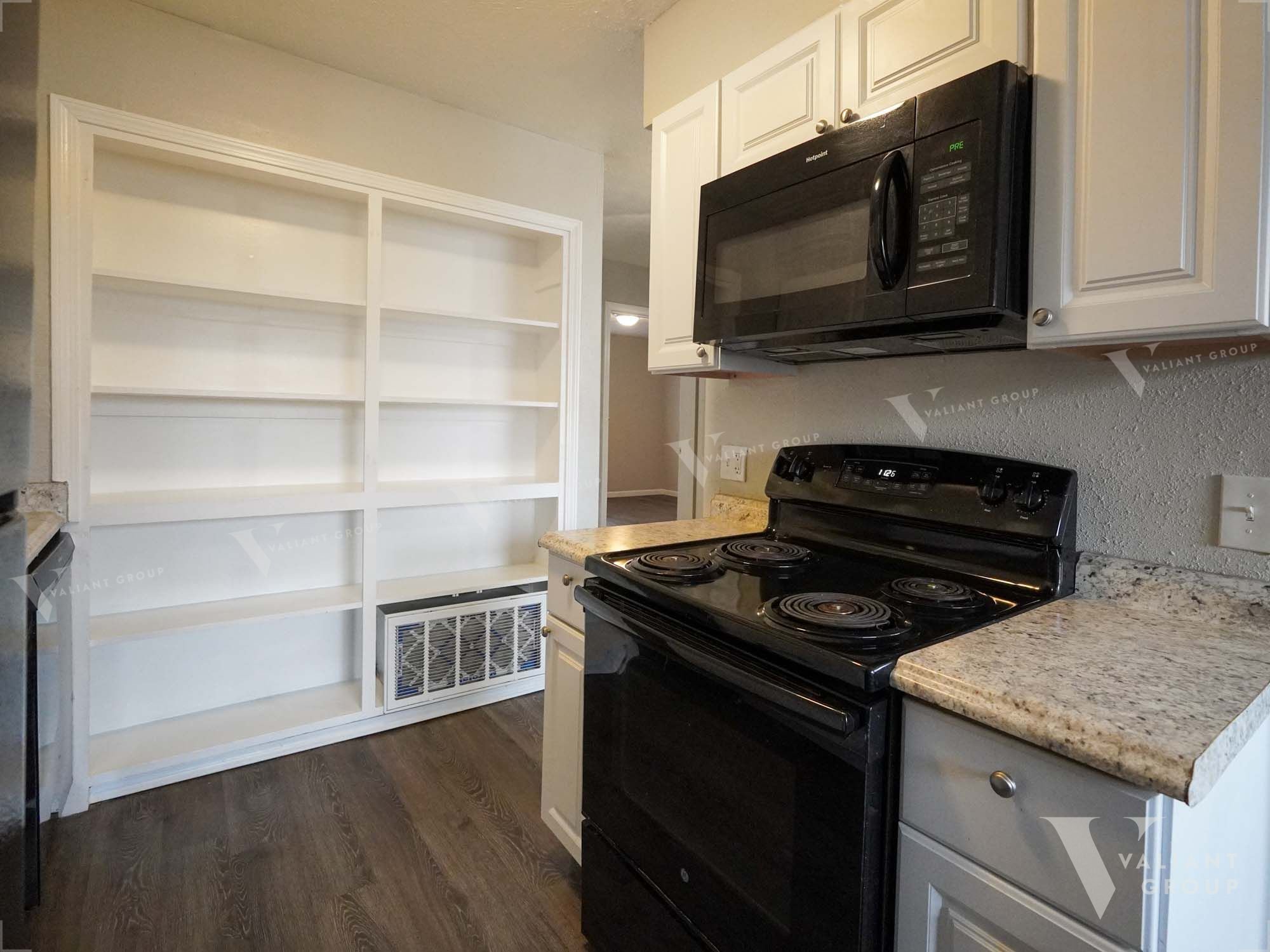 2107-E-Cherry-St-Springfield-MO-Unit-204--06-Kitchen-Stove.jpg