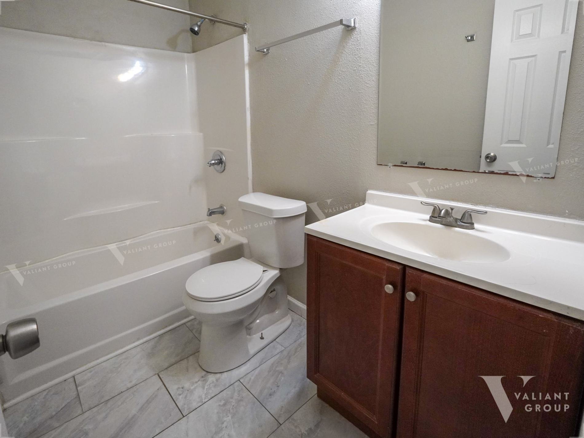 2107-E-Cherry-St-Springfield-MO-Unit-204--08-Bathroom.jpg