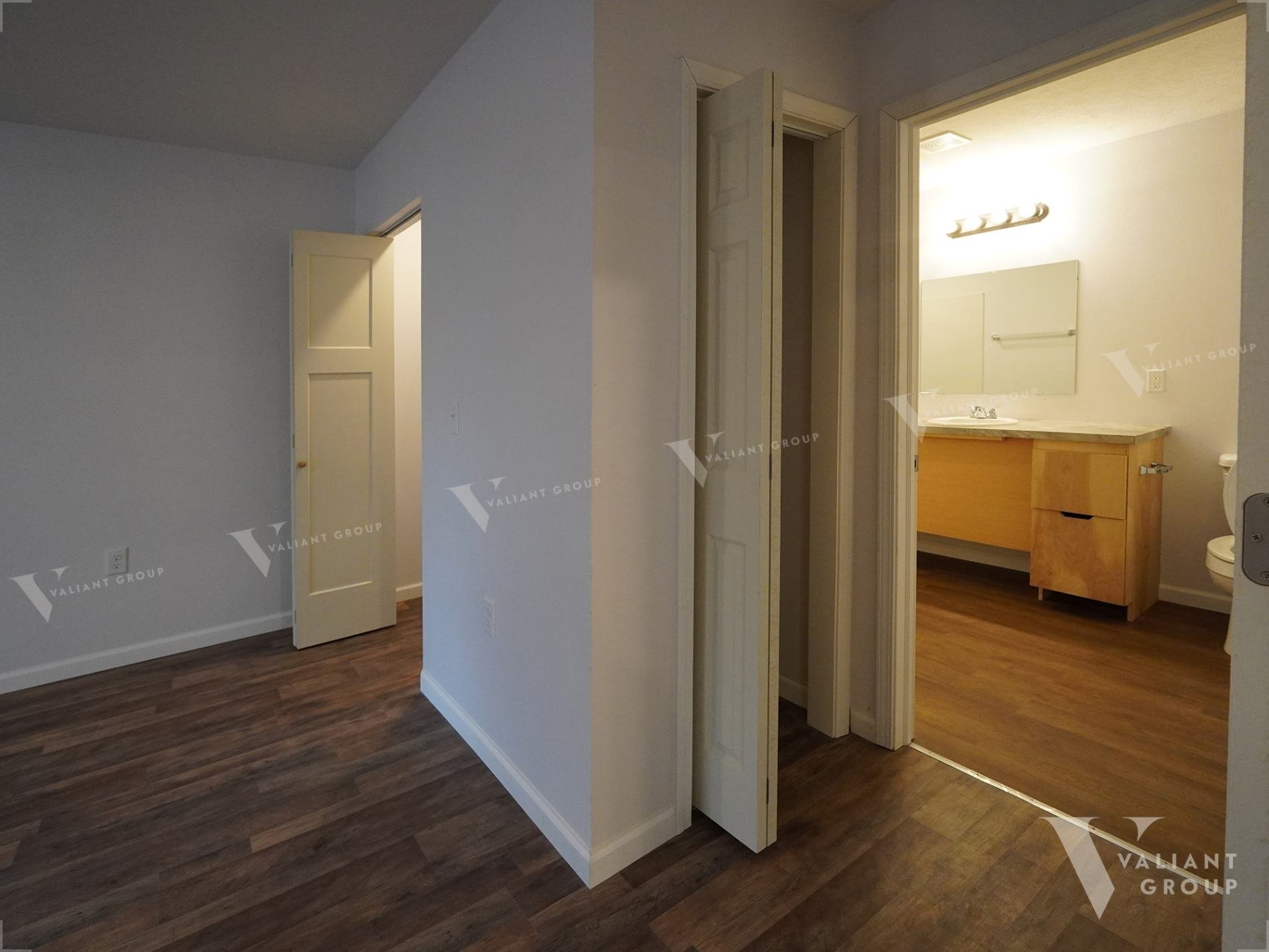 Apartment-Springfield-Mo-2420-E-Blaine-Apt-8-05-Bedroom-Closet.jpg