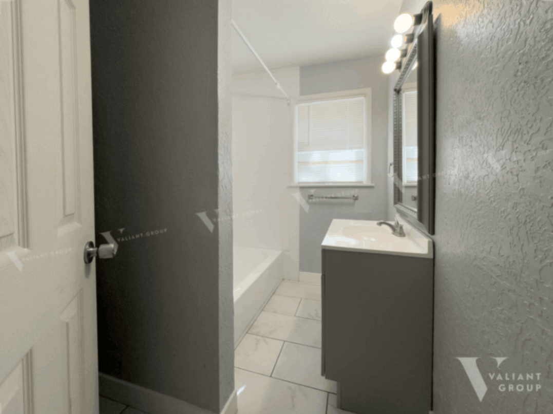 Rental-House-820-N-Prospect-Ave-Springfield-MO-12-Bathroom.png