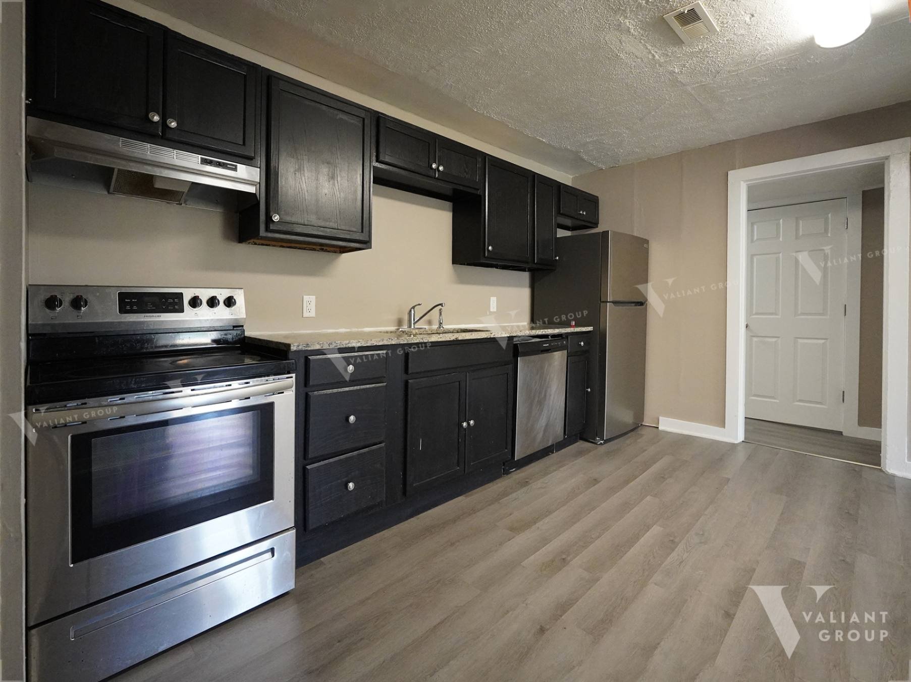 Rental-House-735-North-Brown-Ave-Springfield-MO-05-Kitchen.jpg