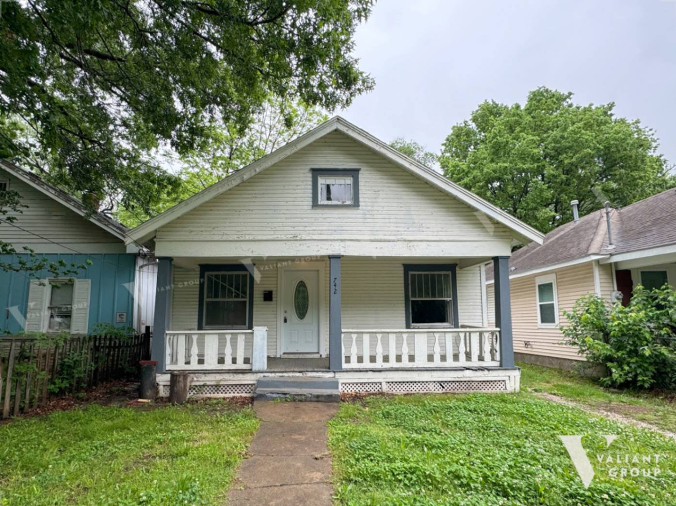 House-For-Rent-742-S-Douglas-Ave-Springfield-MO--01-Front-Porch.jpg
