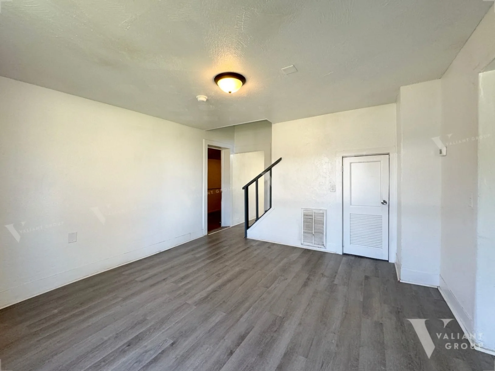 Rental-House-1360-E-Thoman-St-Springfield-MO-05-Dining-Room.jpg