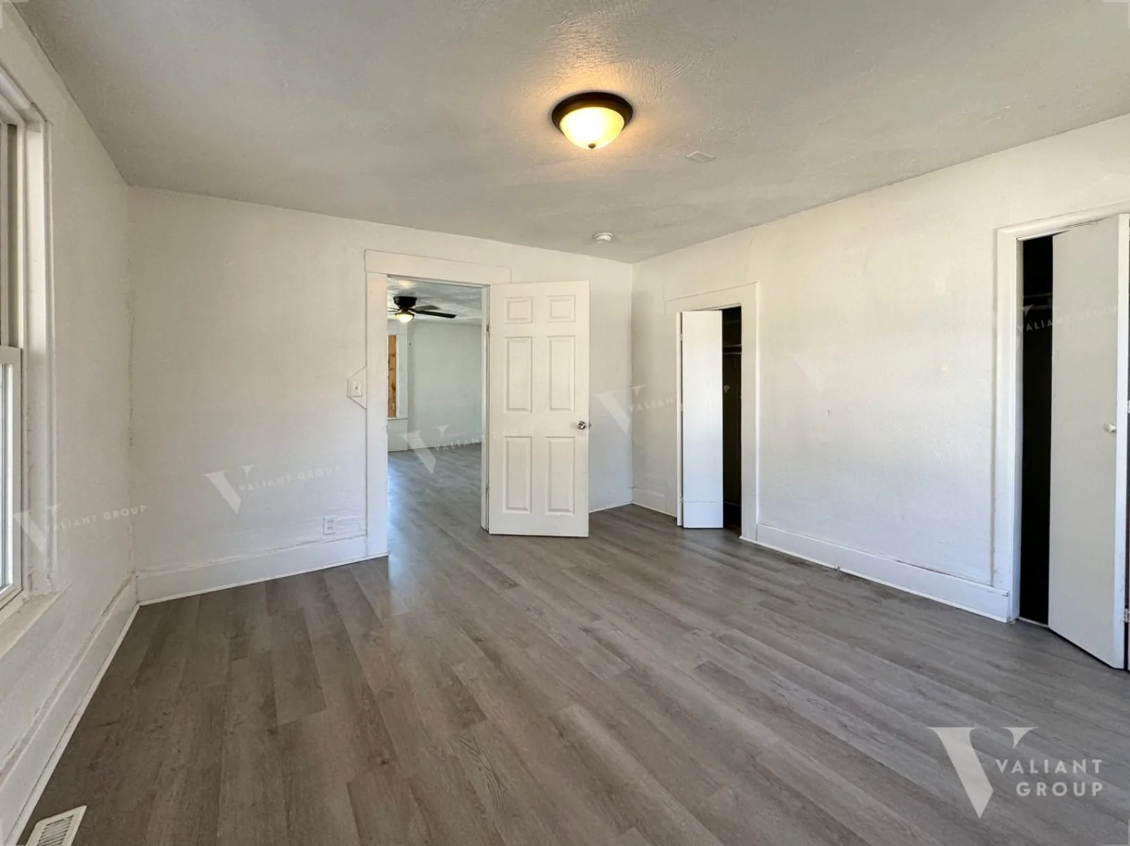 Rental-House-1360-E-Thoman-St-Springfield-MO-08-First-Bedroom.jpg