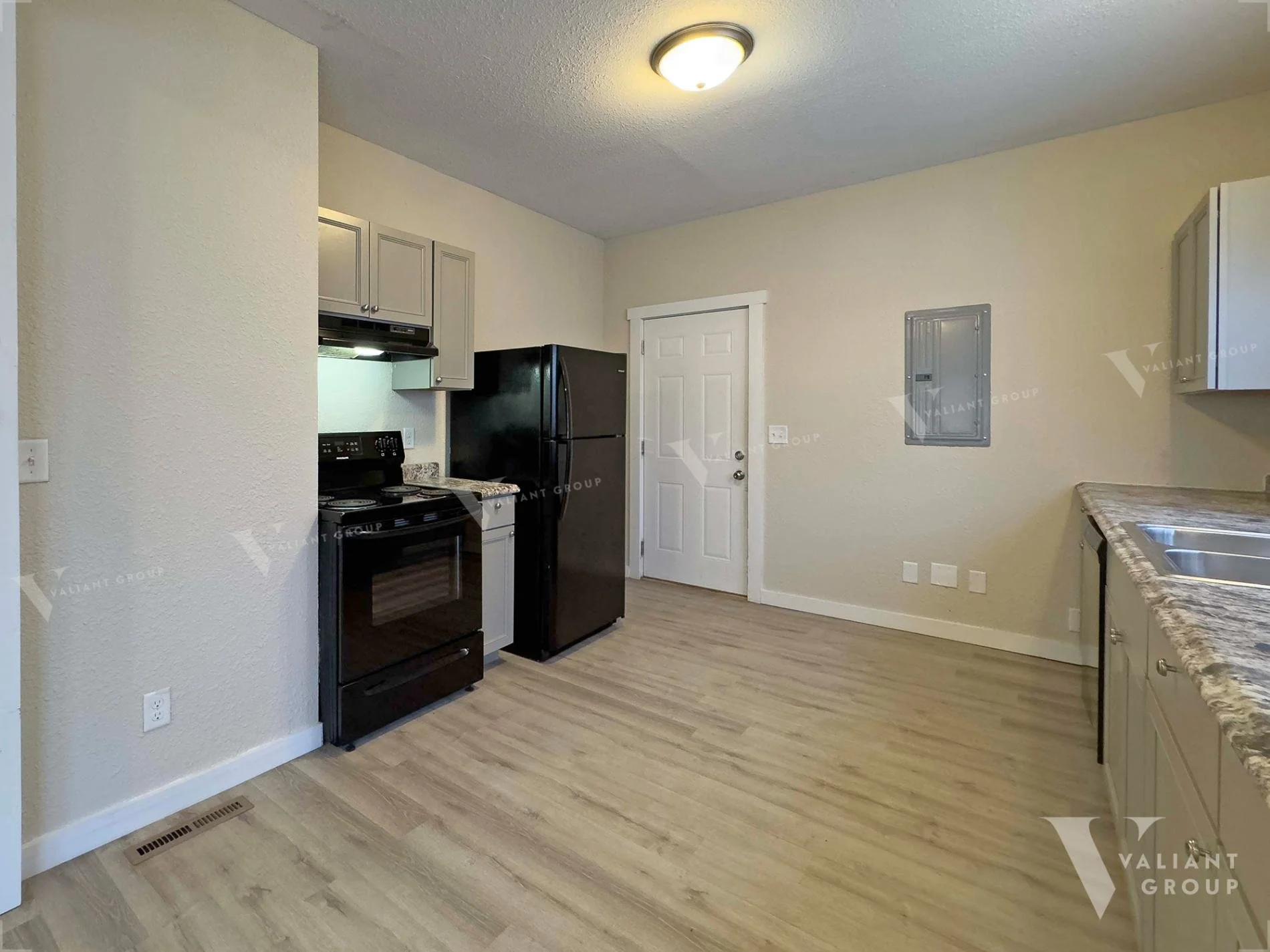 Rental-1132-W-Division-St-Springfield-MO-65803-Apt-A--04-Kitchen.jpg