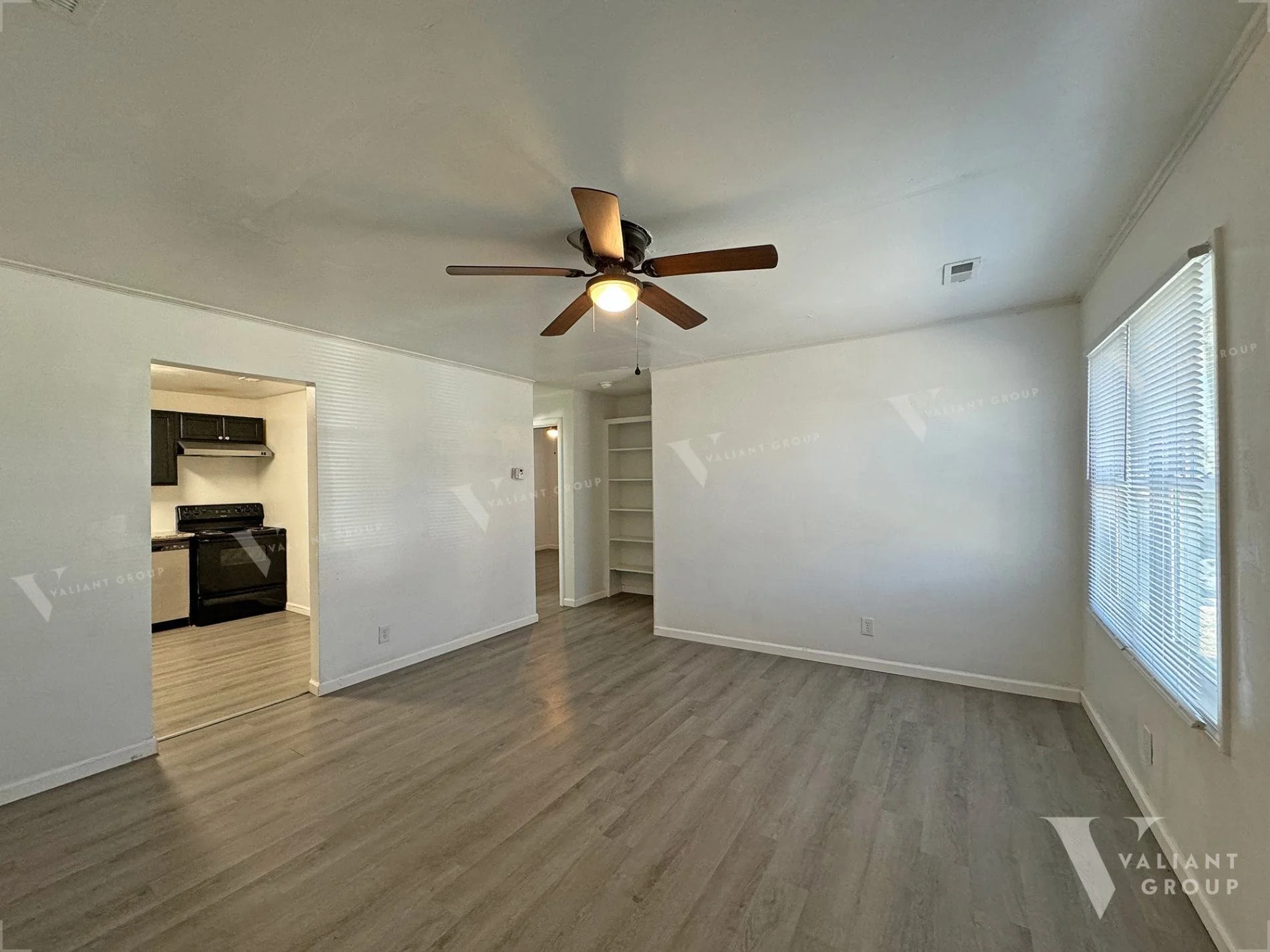 4-Bedroom-Rental-House-1510-W-Lynn-St-Springfield-MO-65802-02-Living-Room.jpg