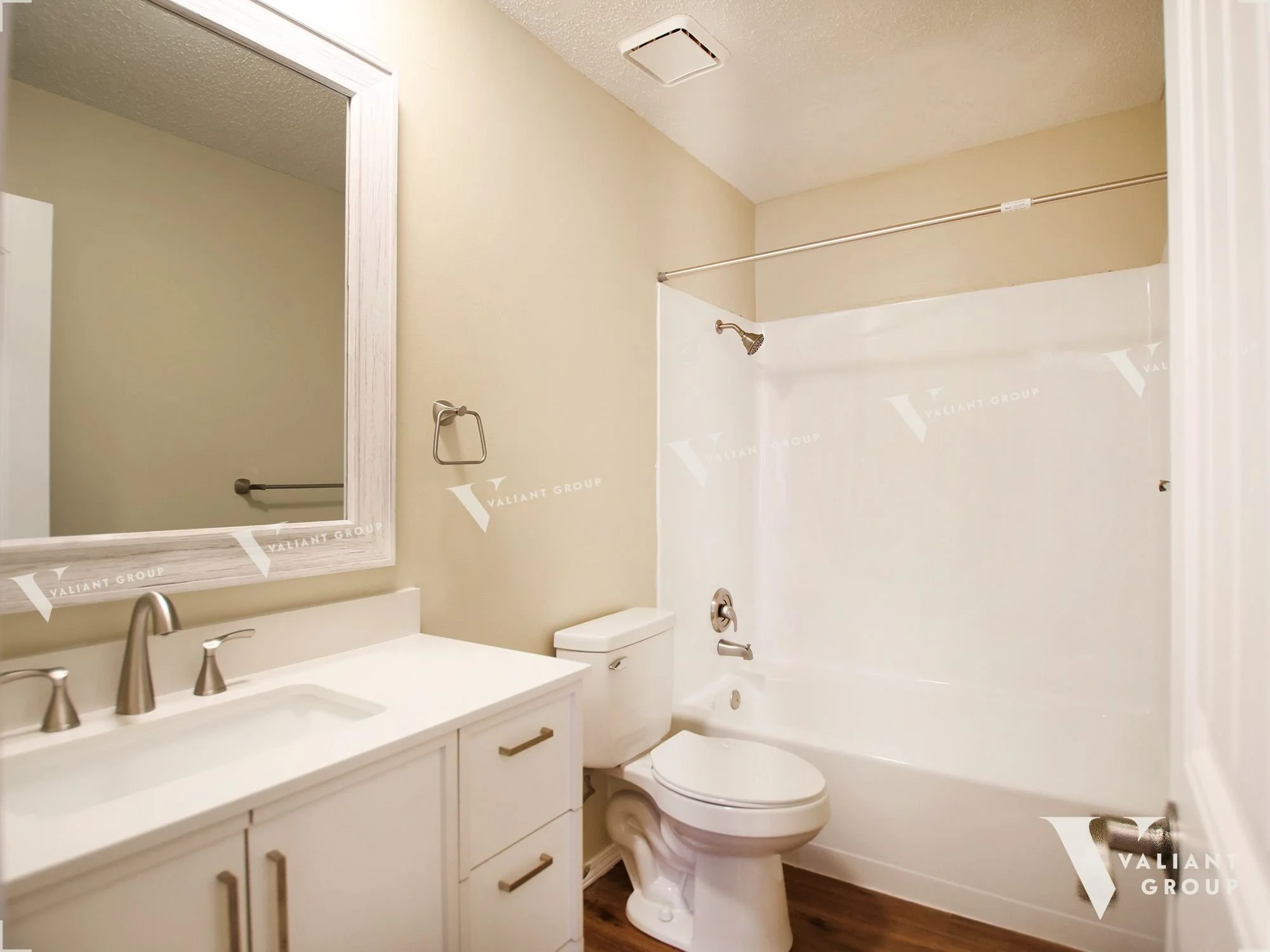 Apartment-For-Rent-500-E-Downing-St-Springfield-MO-65807-Unit-A--13-Bathroom.jpg