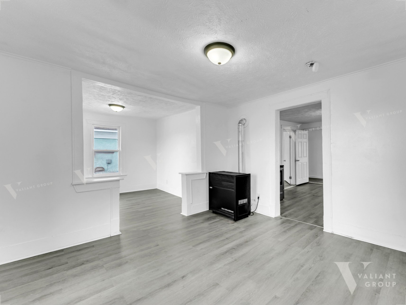 02--2100-W-Lee-St-Springfield-living-room-flex-space.jpg