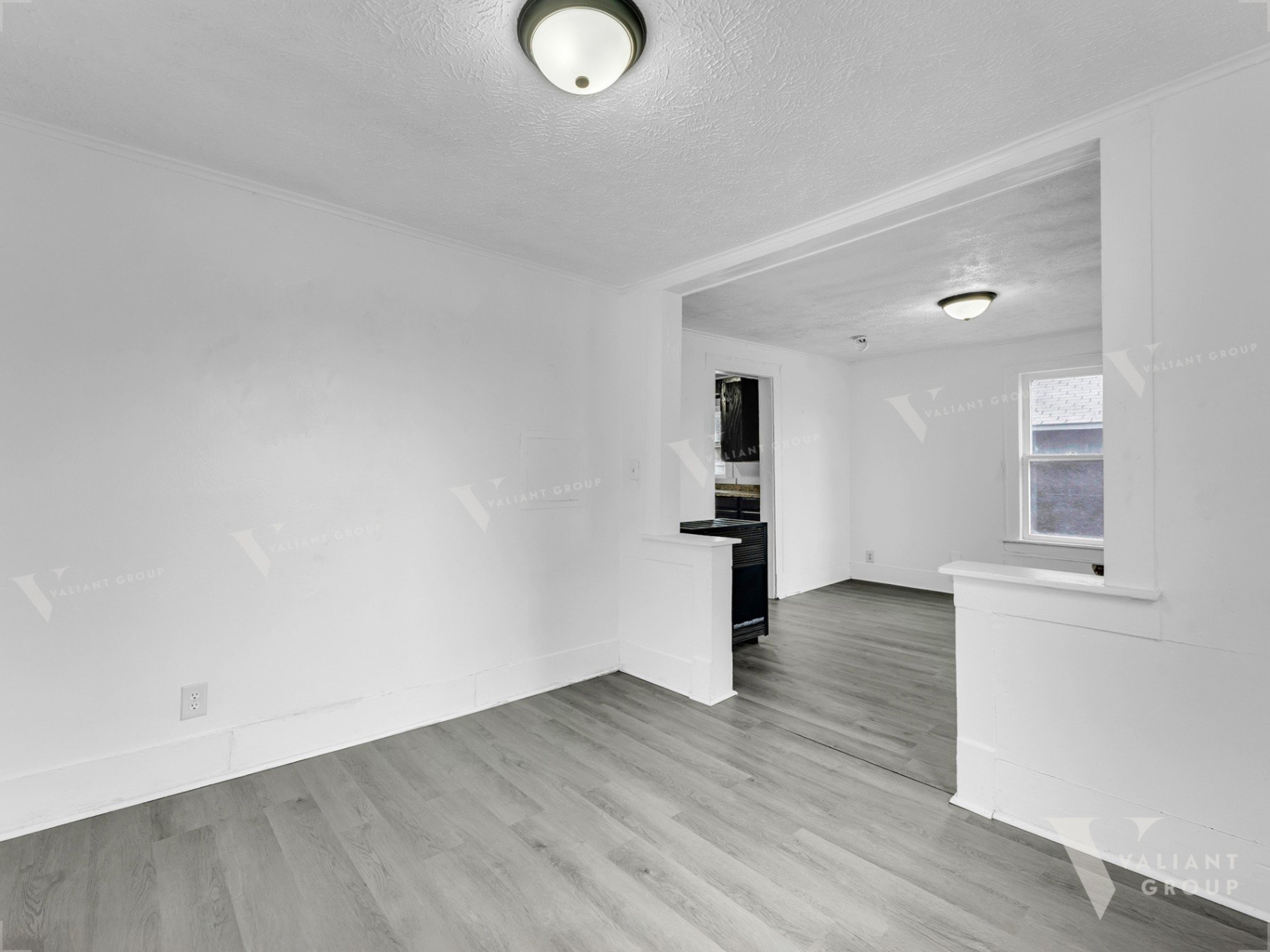 04--2100-W-Lee-St-Springfield-flex-space-office.jpg