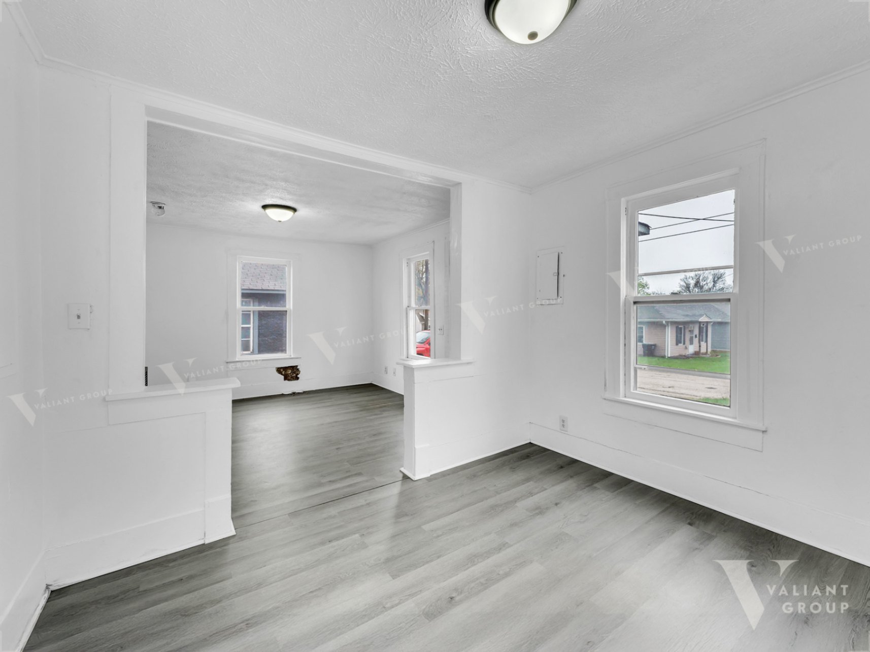 05--2100-W-Lee-St-Springfield-flex-space-windows.jpg